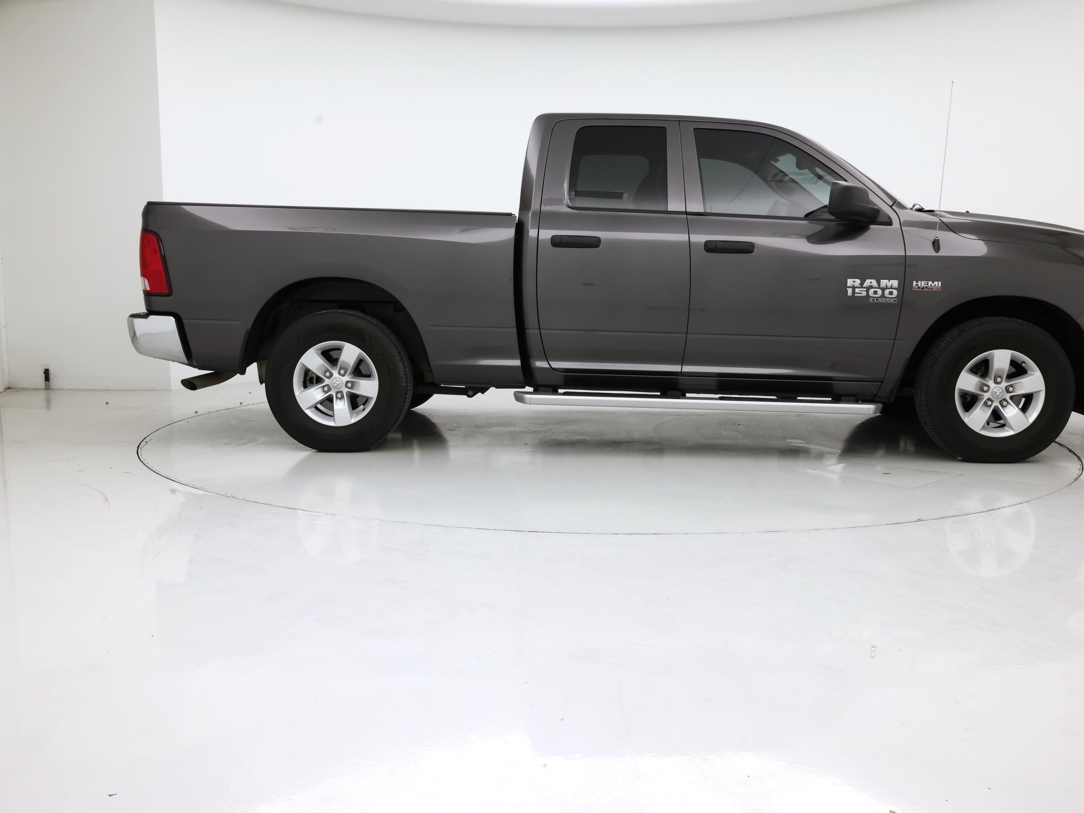 Thumbnail: 2019 RAM 1500 Classic - 7