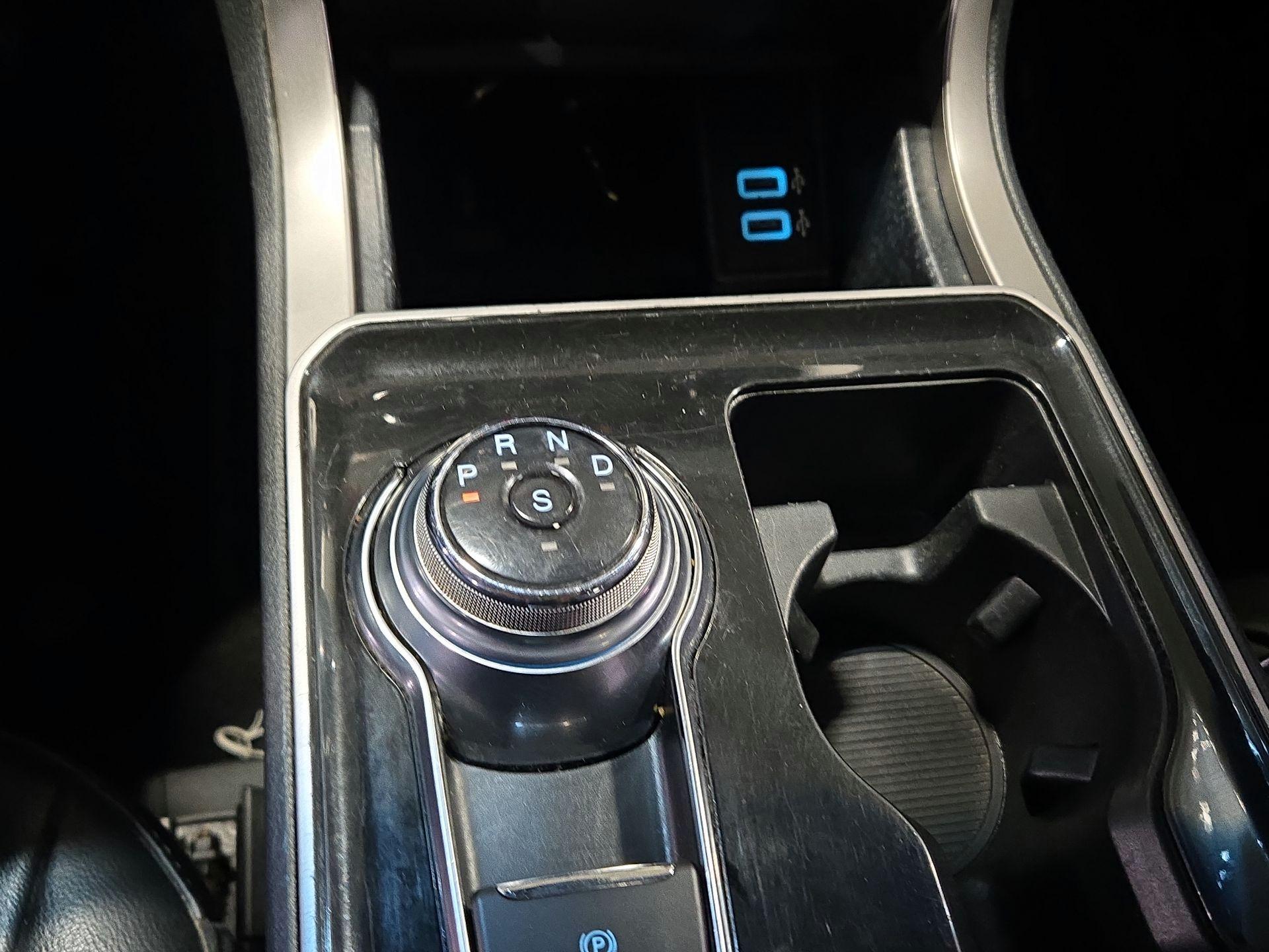 Thumbnail: 2020 Ford Edge - 17