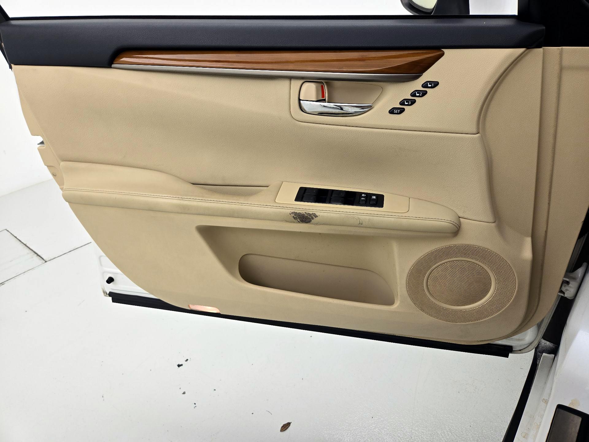 Thumbnail: 2014 Lexus ES - 12