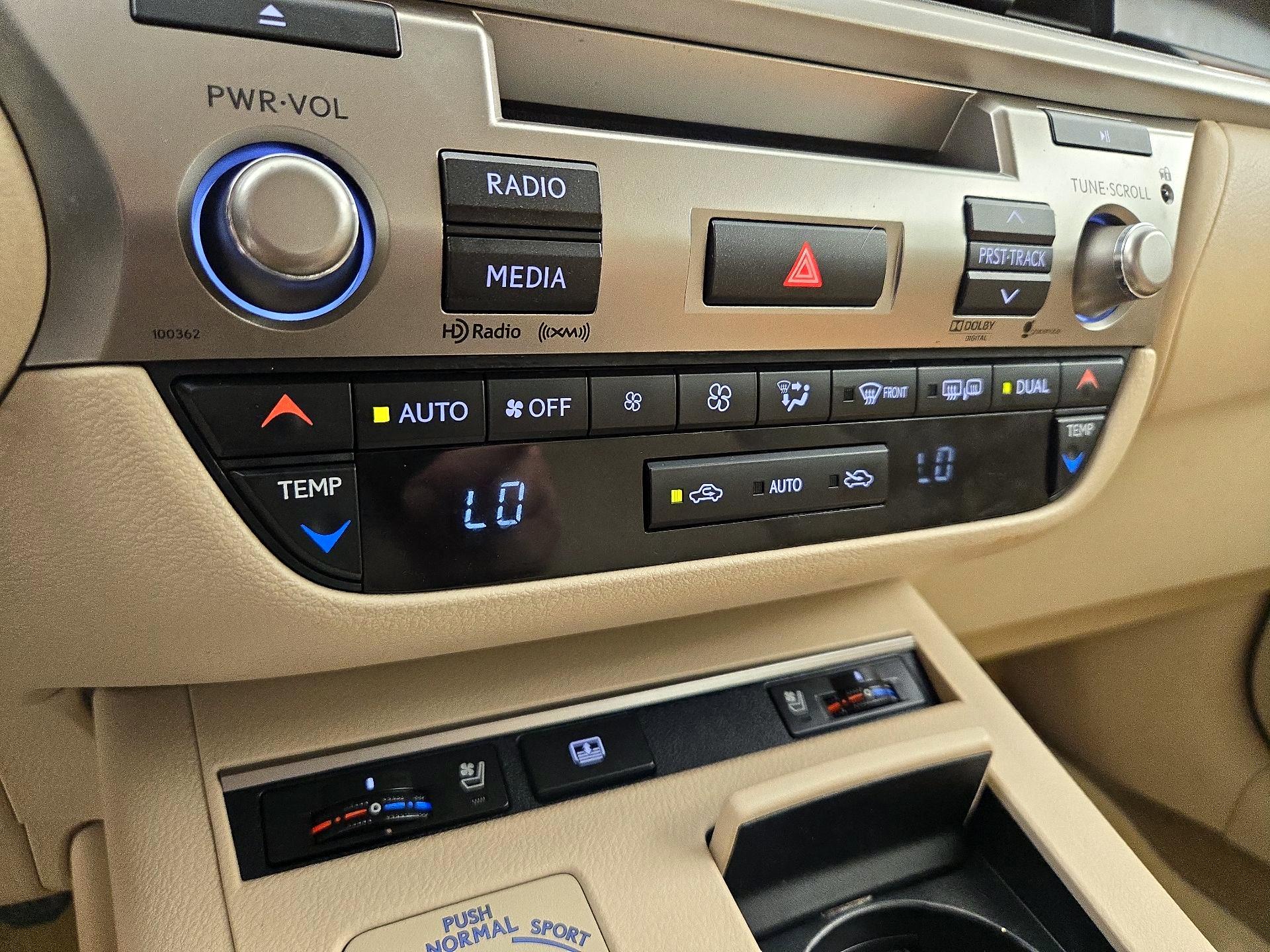 Thumbnail: 2014 Lexus ES - 17