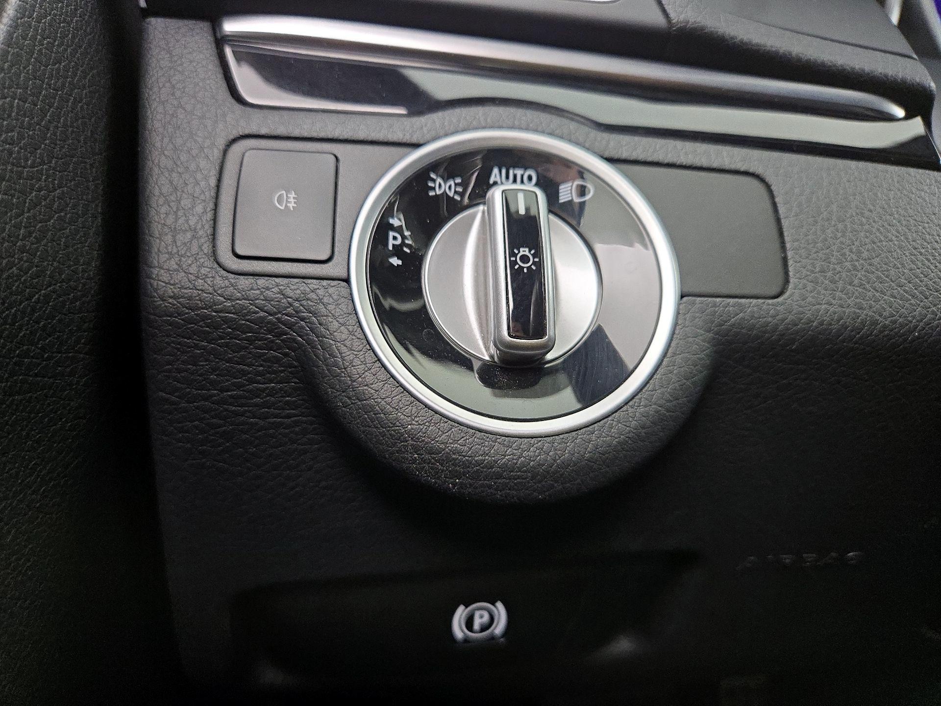 Thumbnail: 2015 Mercedes-Benz E-Class - 13