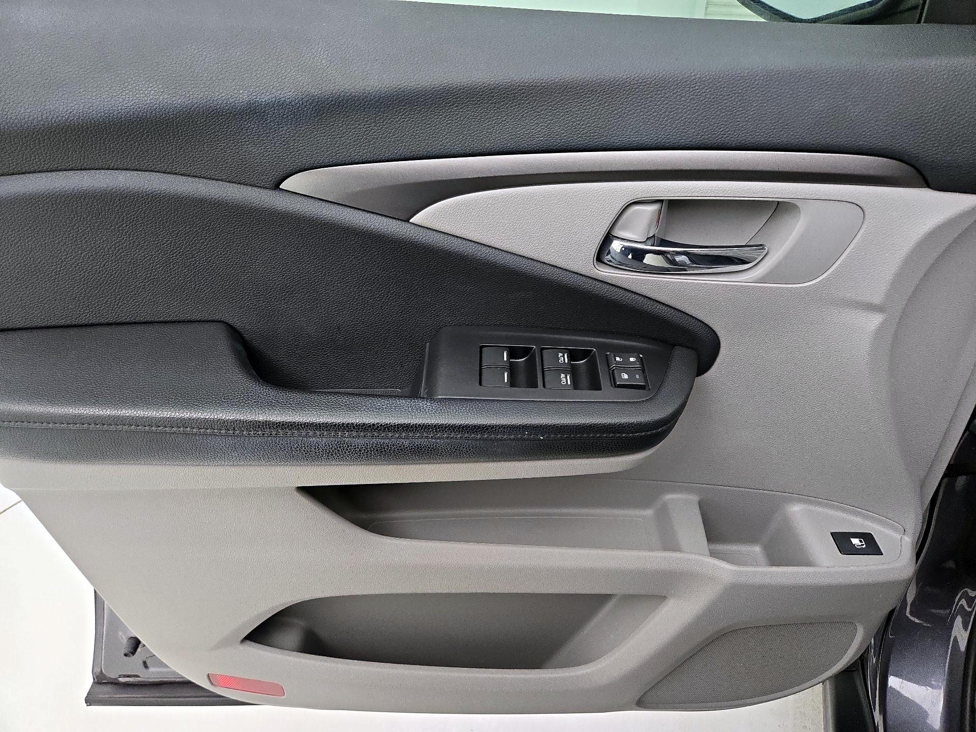 Thumbnail: 2018 Honda Pilot - 12