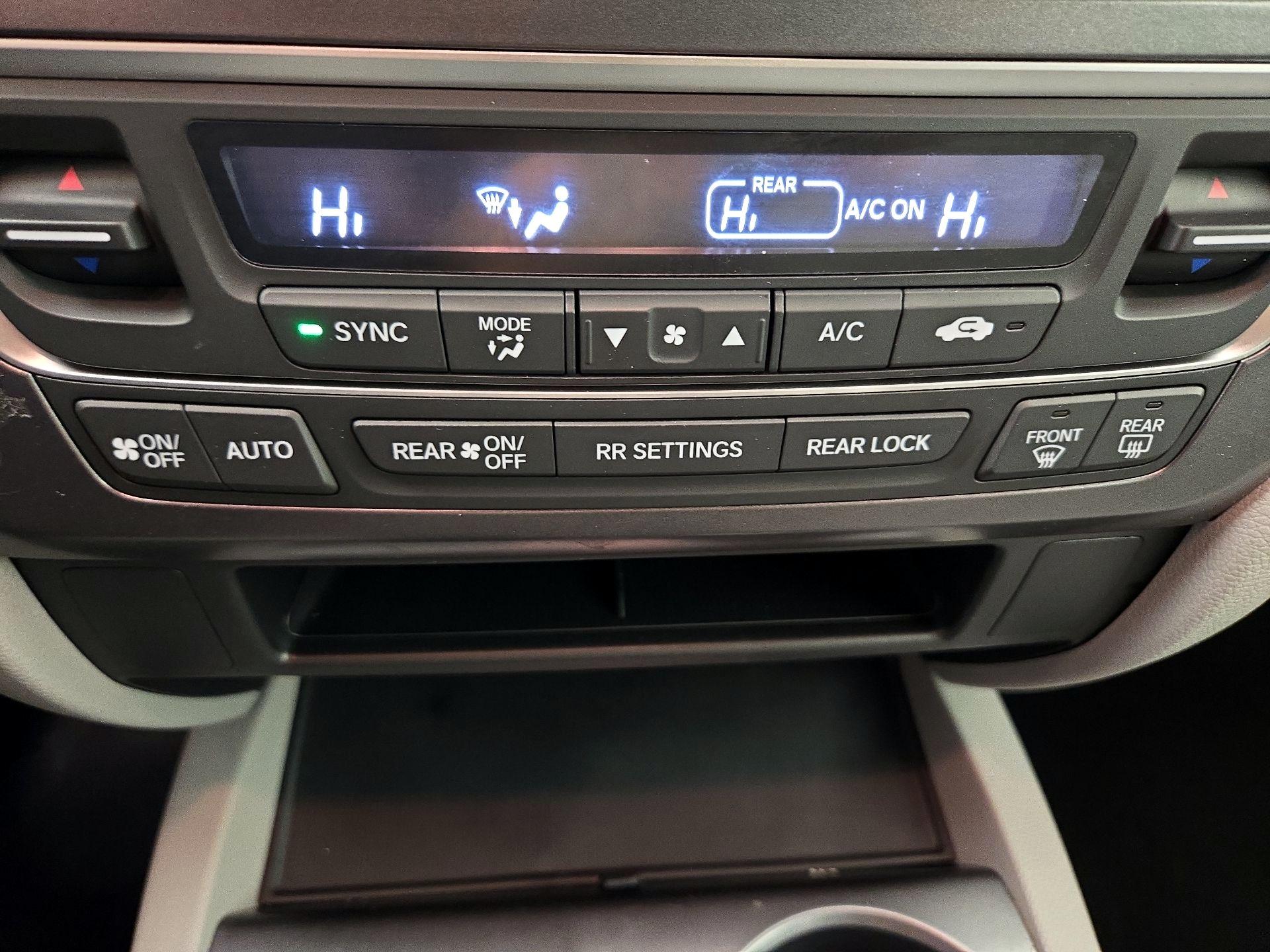 Thumbnail: 2018 Honda Pilot - 16