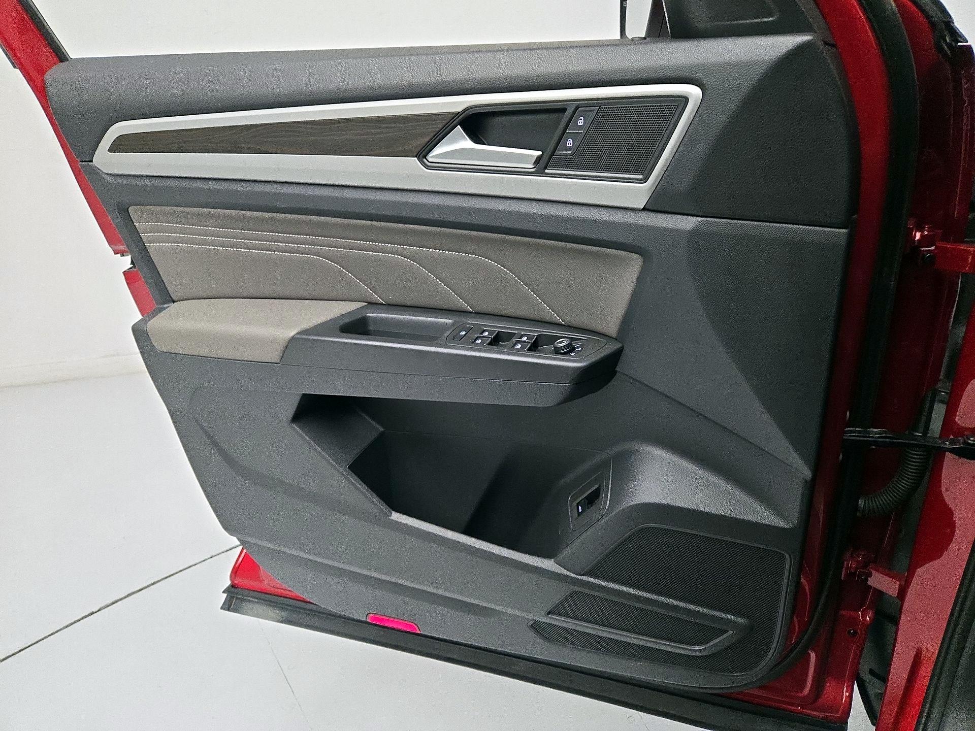 Thumbnail: 2023 Volkswagen Atlas - 12