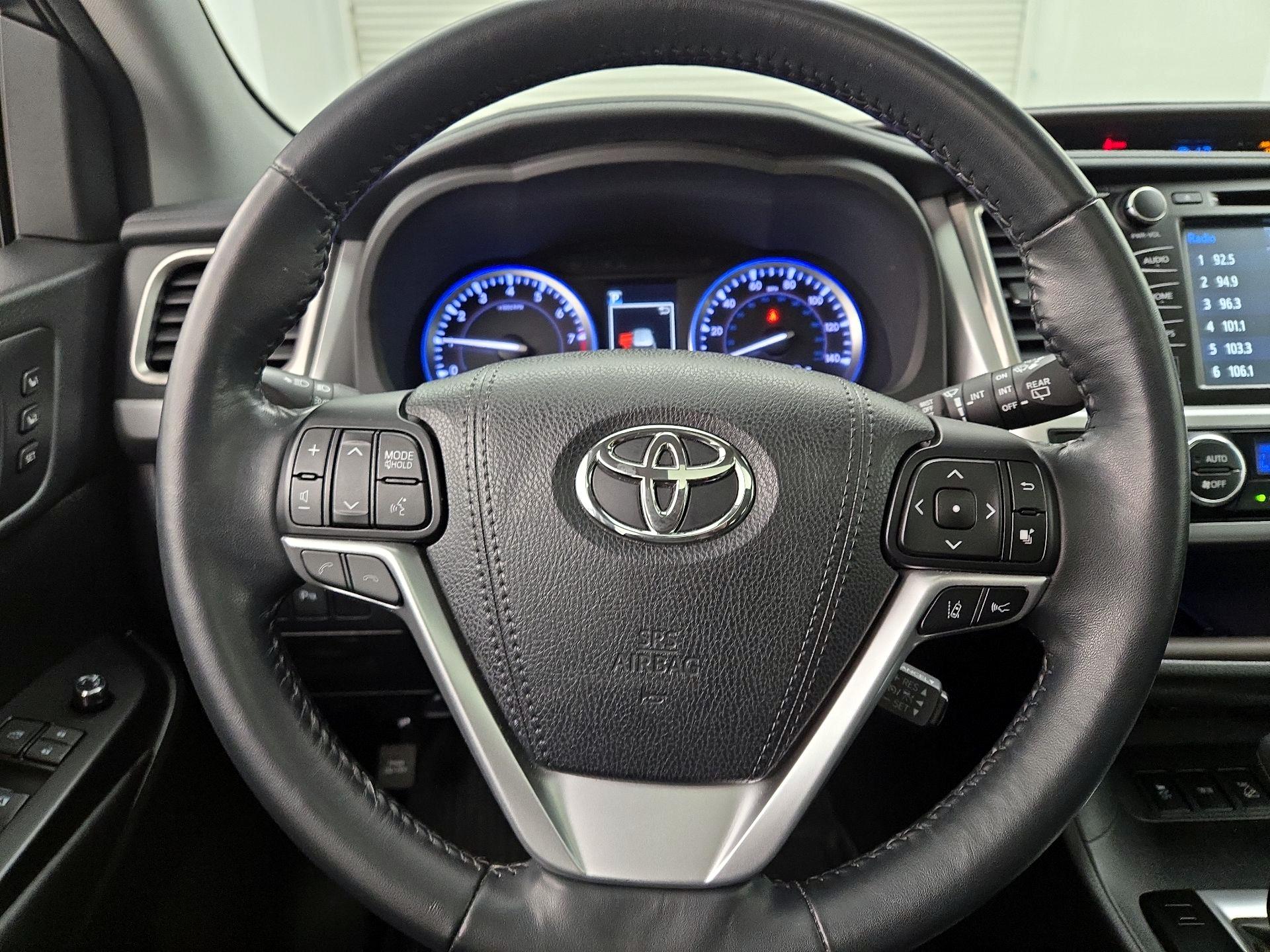 Thumbnail: 2017 Toyota Highlander - 10