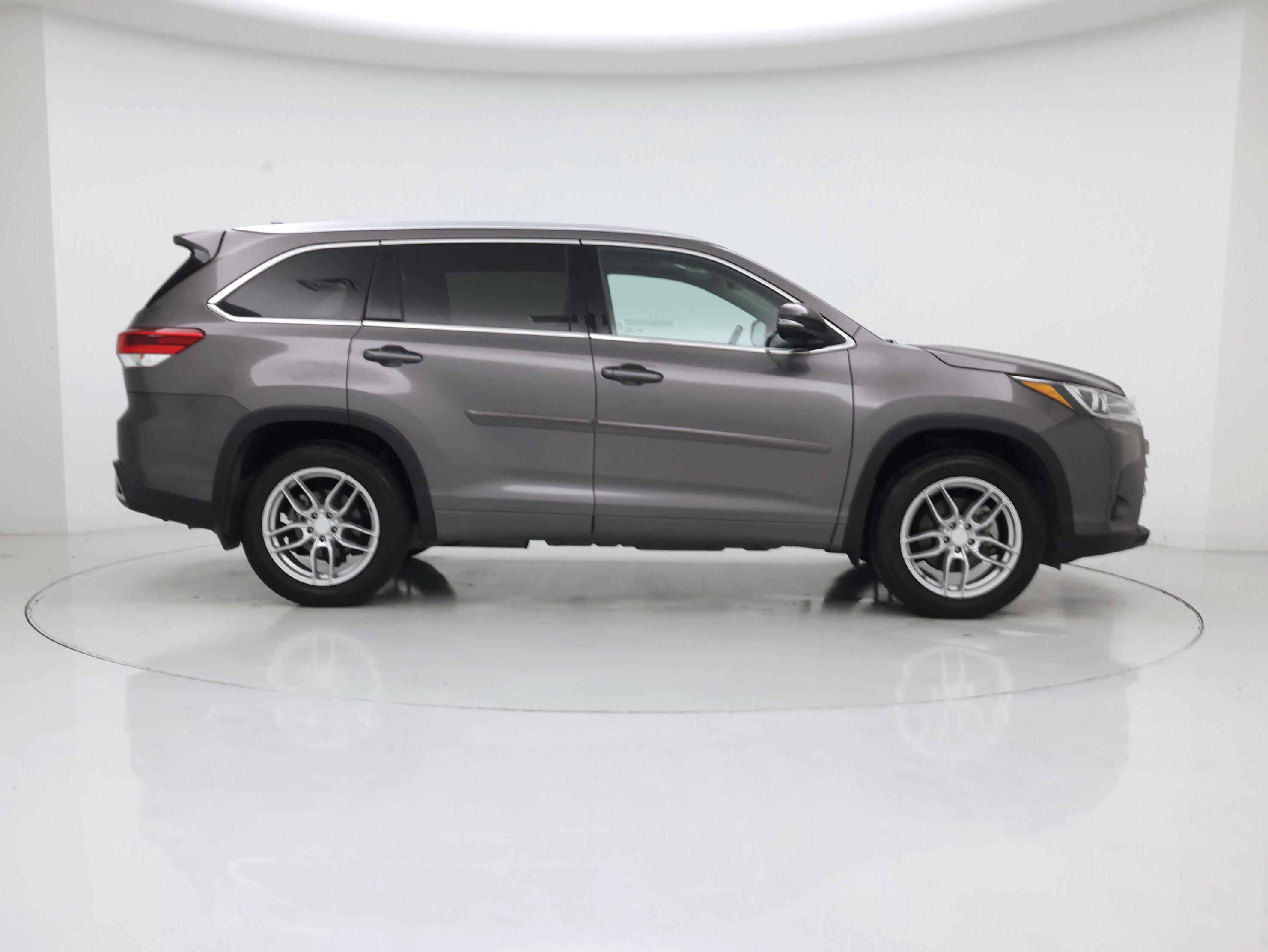 Thumbnail: 2017 Toyota Highlander - 7