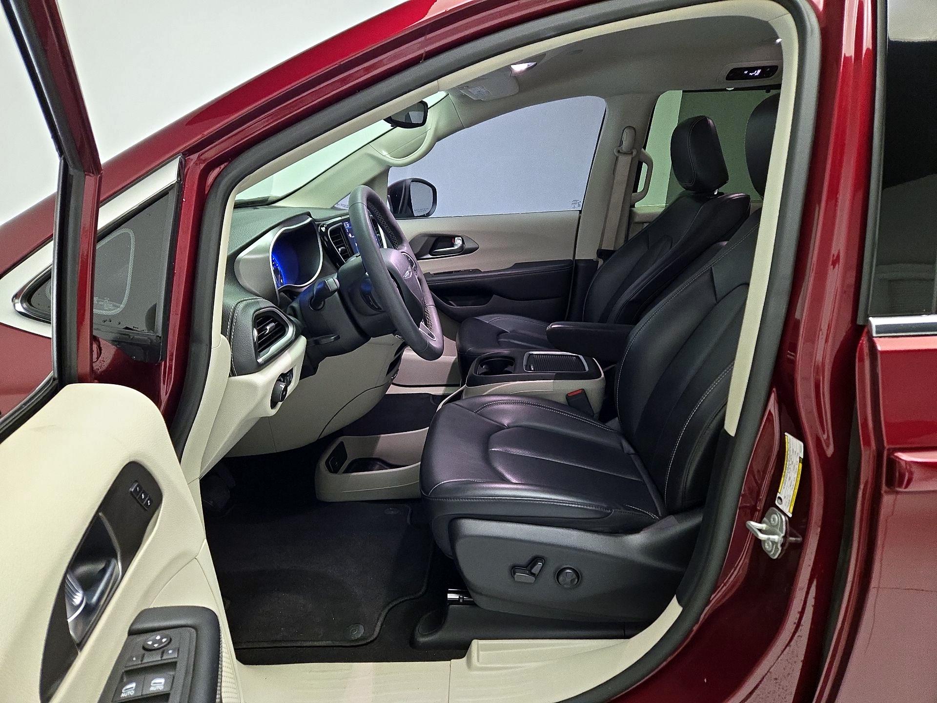 Thumbnail: 2023 Chrysler Pacifica - 11