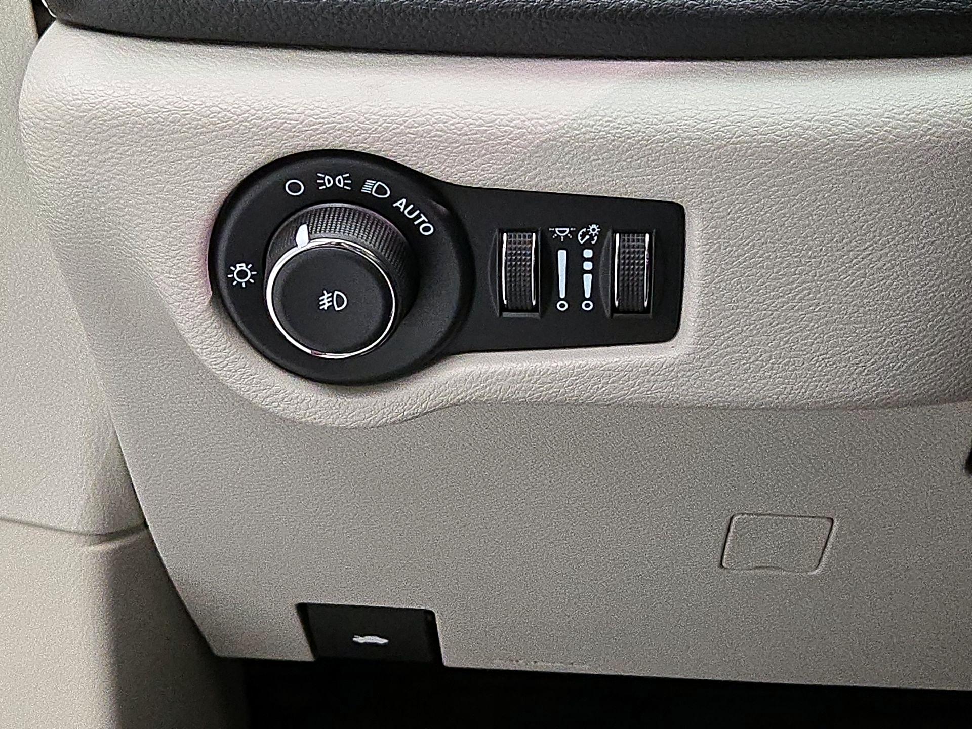 Thumbnail: 2023 Chrysler Pacifica - 13