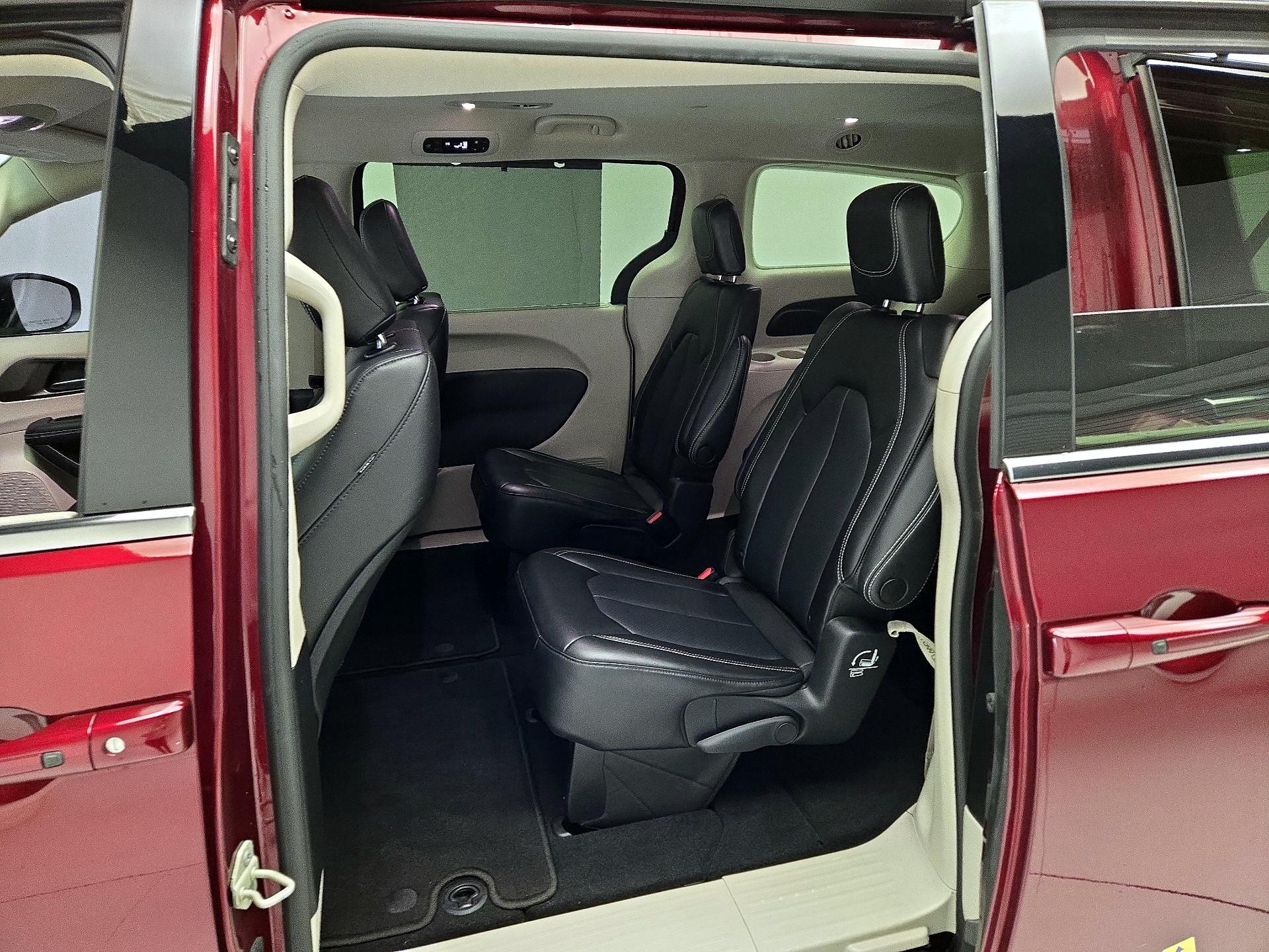 Thumbnail: 2023 Chrysler Pacifica - 19