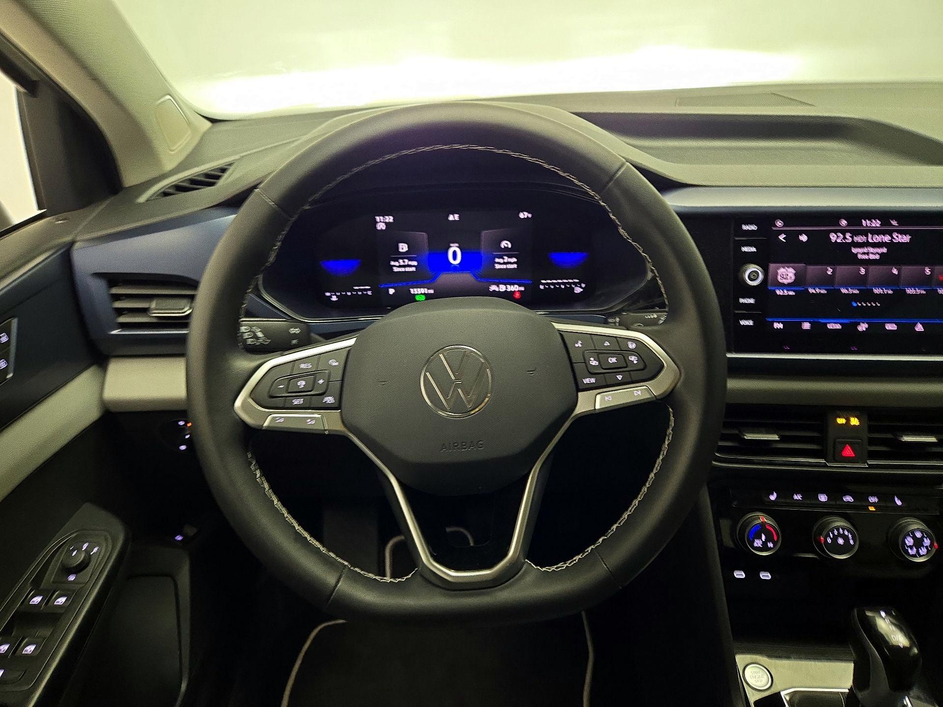 Thumbnail: 2023 Volkswagen Taos - 10