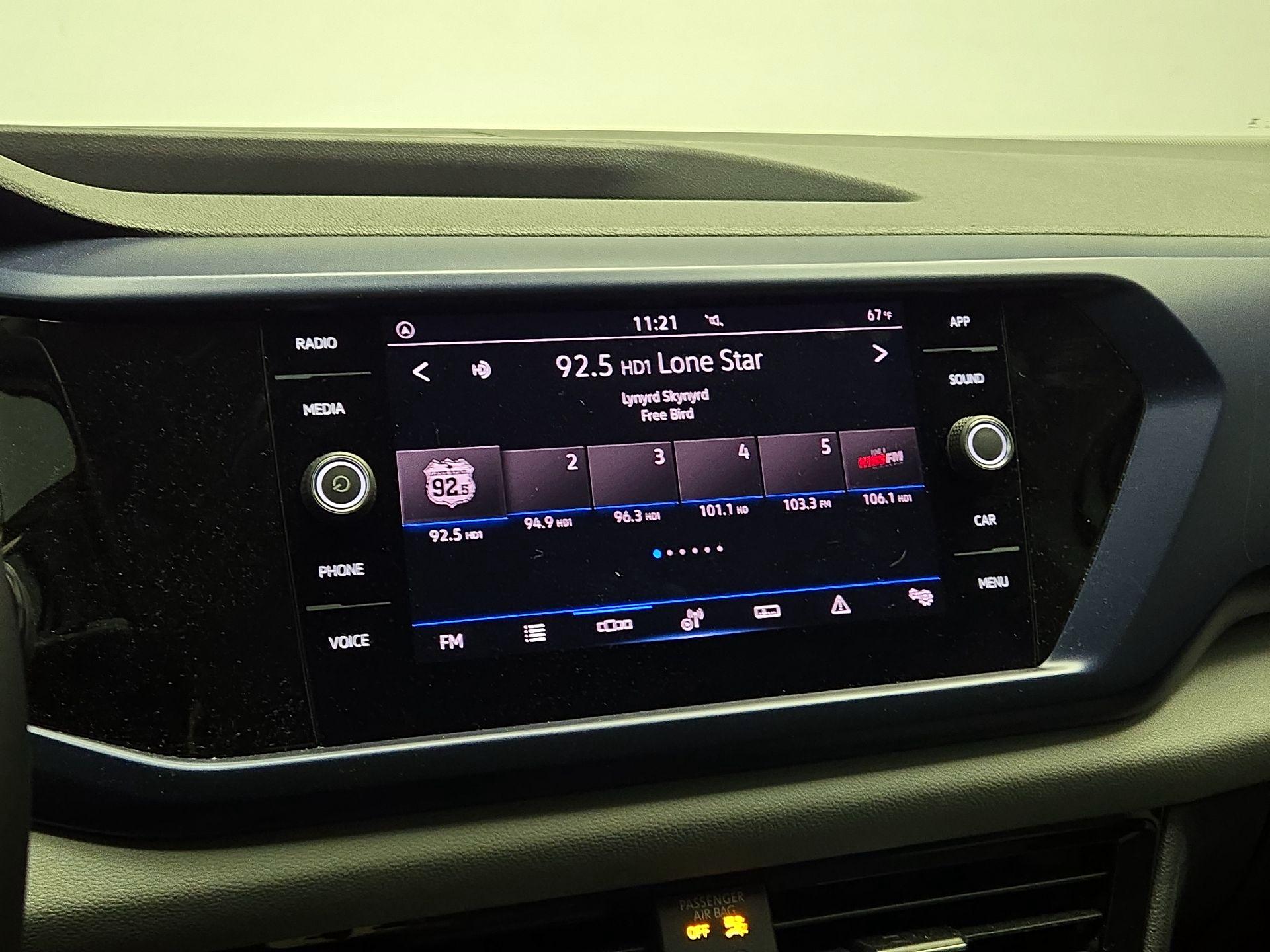 Thumbnail: 2023 Volkswagen Taos - 15