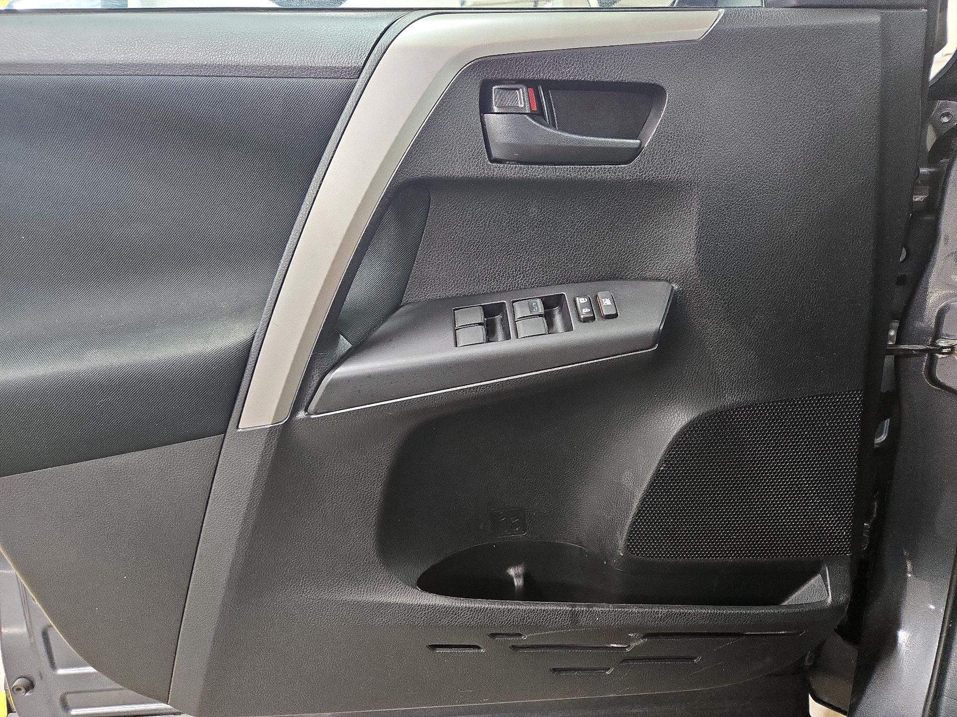 Thumbnail: 2018 Toyota RAV4 - 12