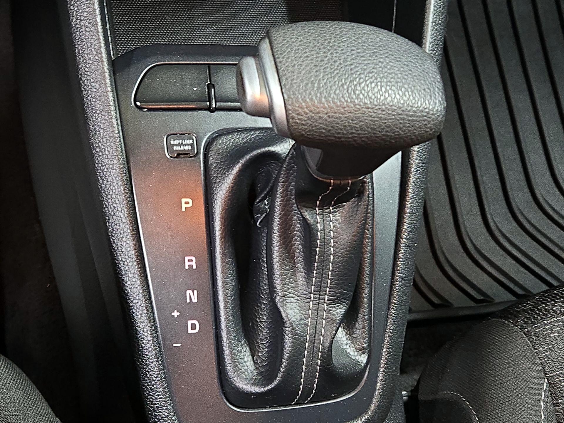 Thumbnail: 2023 Kia Rio - 17