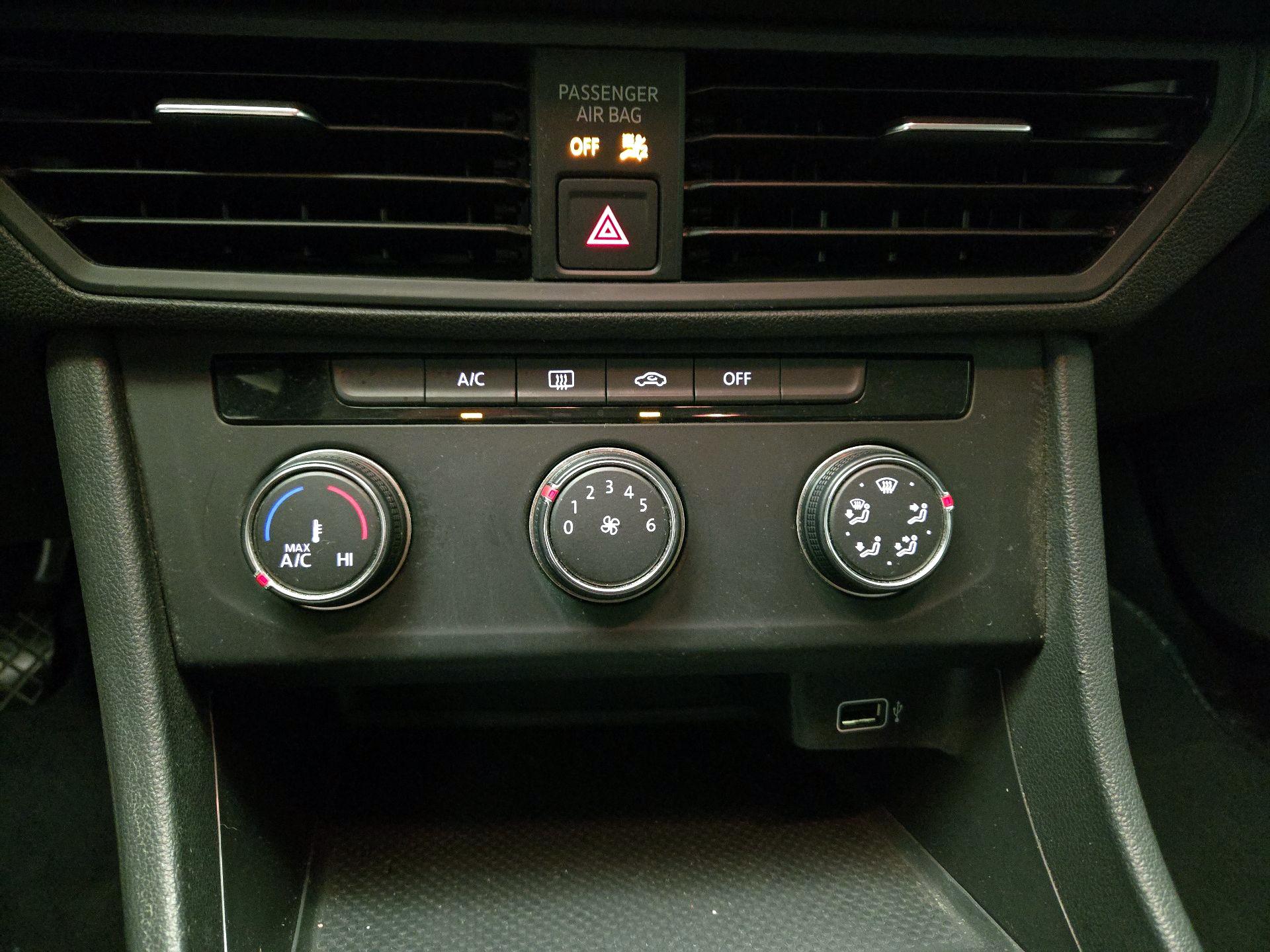 Thumbnail: 2019 Volkswagen Jetta - 15