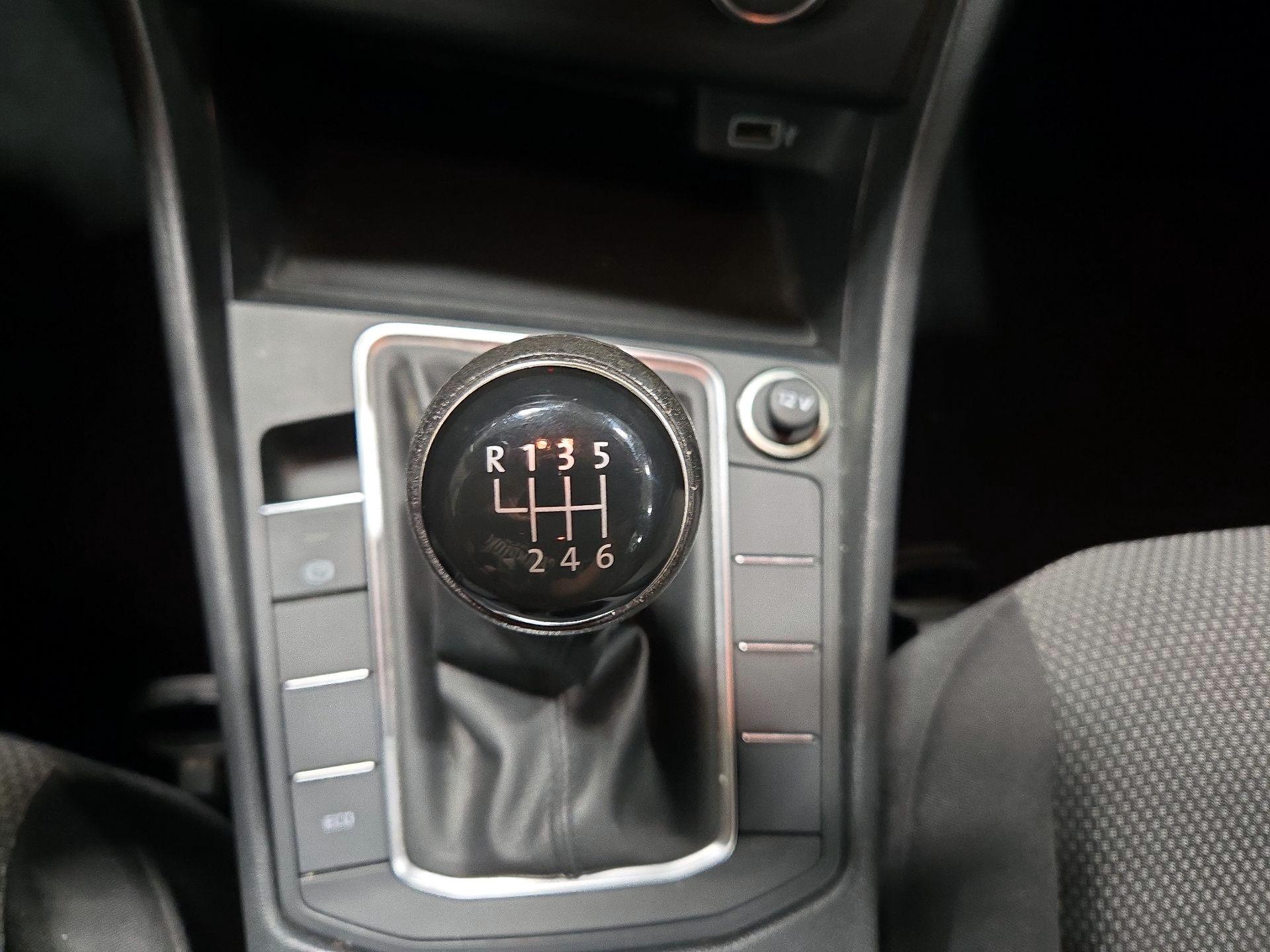 Thumbnail: 2019 Volkswagen Jetta - 16