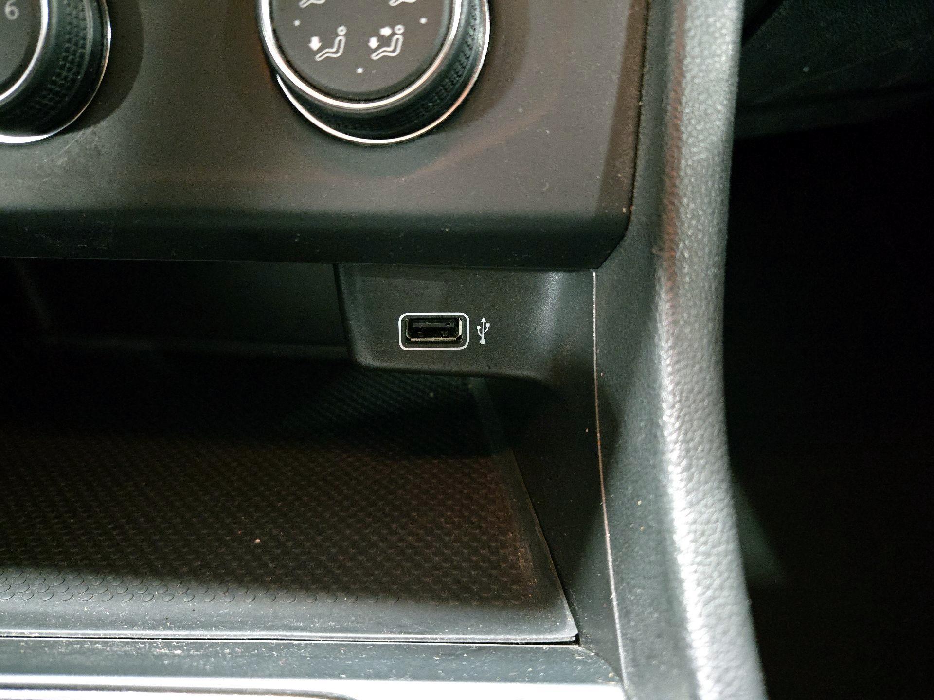 Thumbnail: 2019 Volkswagen Jetta - 17