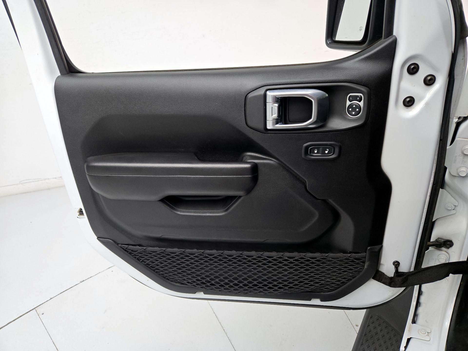 Thumbnail: 2021 Jeep Gladiator - 12