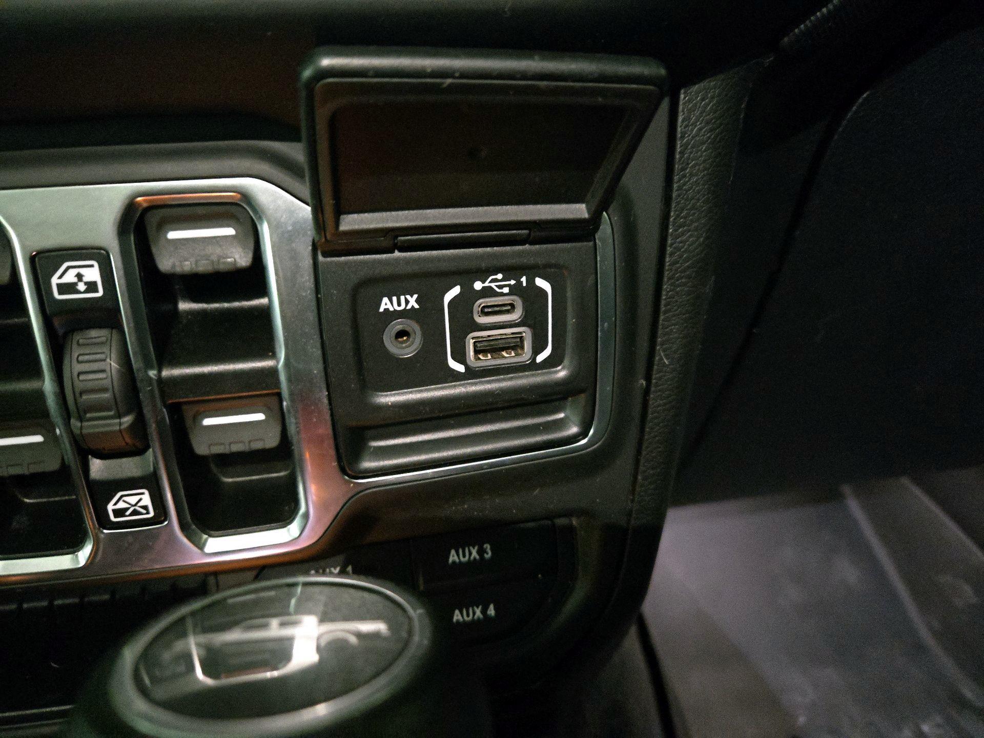 Thumbnail: 2021 Jeep Gladiator - 18