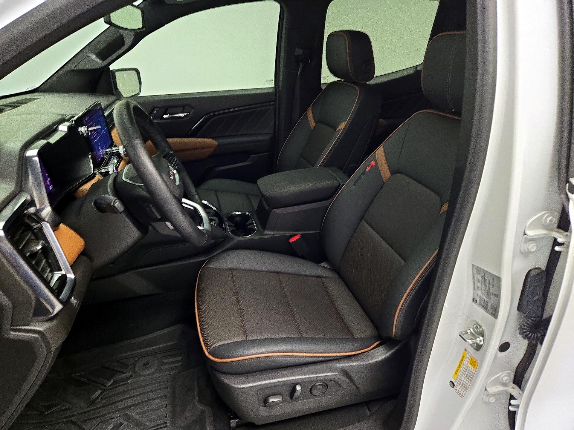 Thumbnail: 2025 GMC Canyon - 11