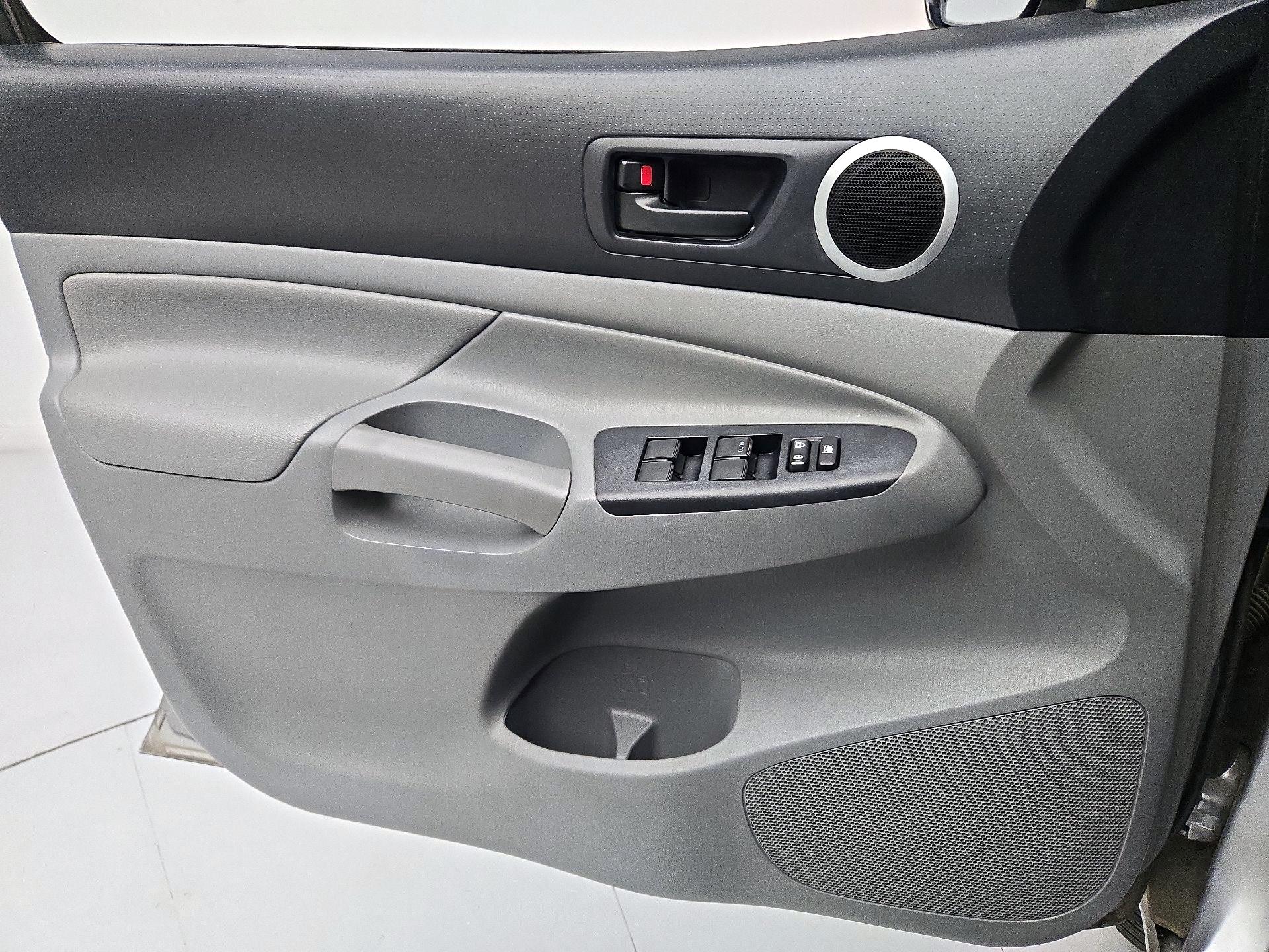 Thumbnail: 2015 Toyota Tacoma - 12