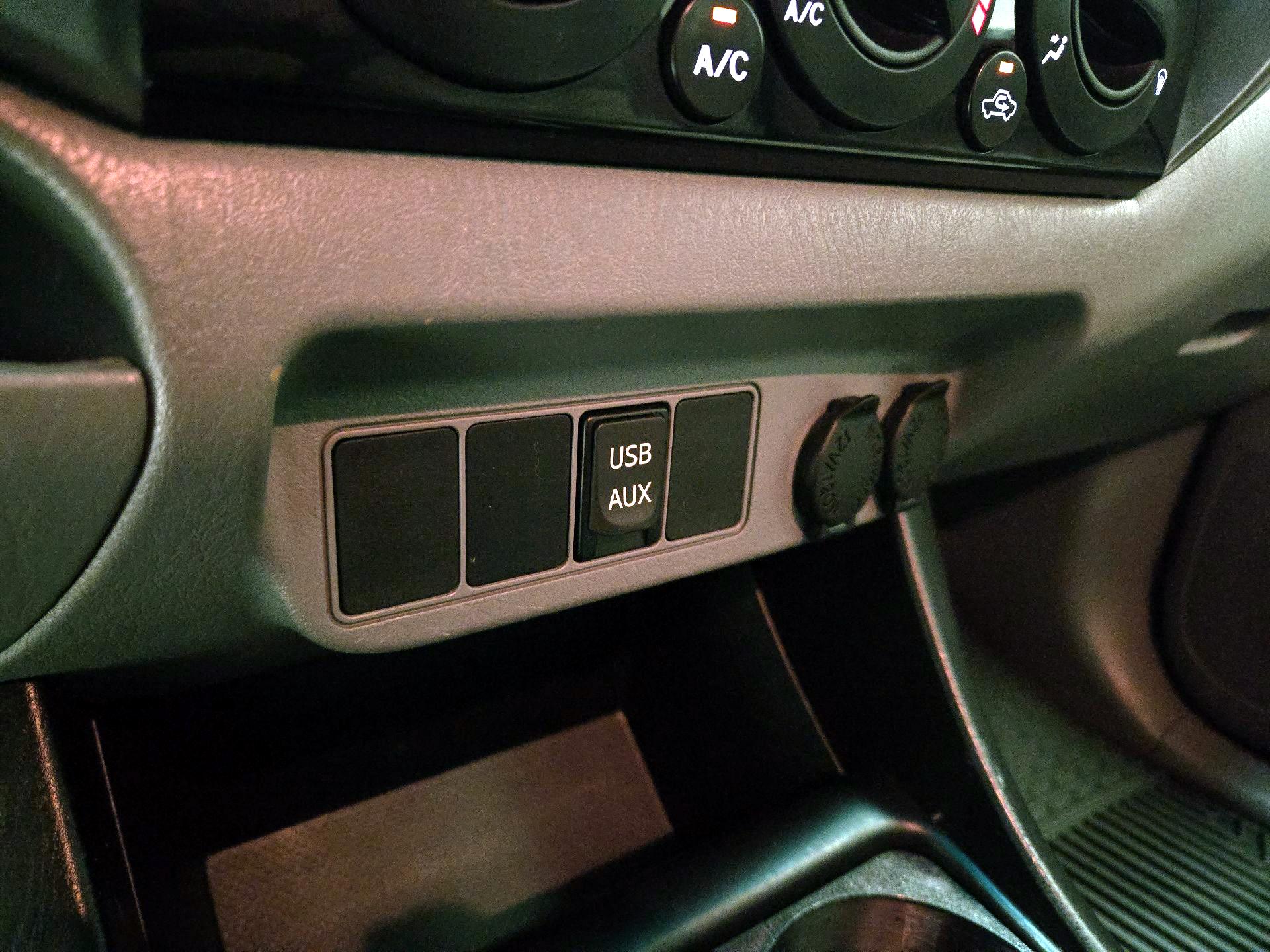 Thumbnail: 2015 Toyota Tacoma - 18