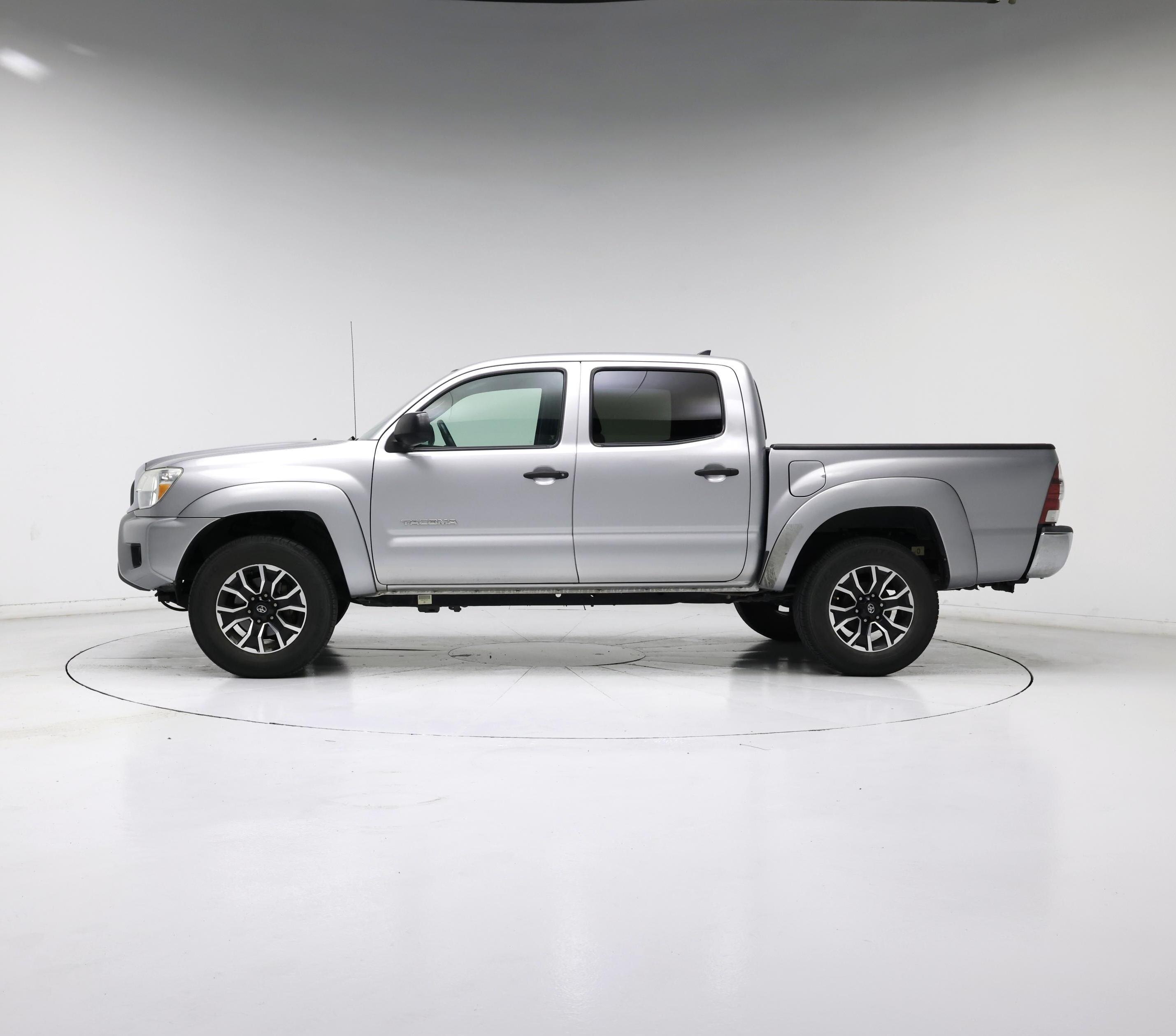 Thumbnail: 2015 Toyota Tacoma - 3