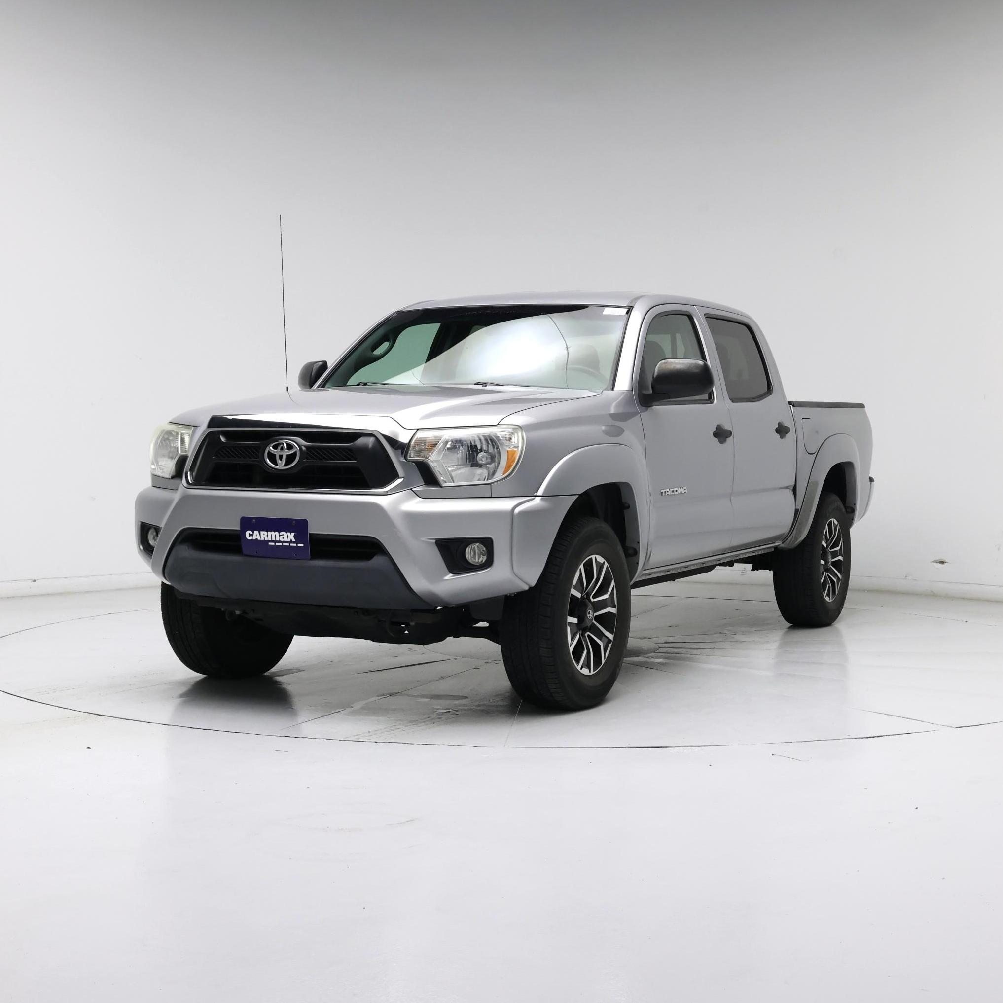 Thumbnail: 2015 Toyota Tacoma - 4