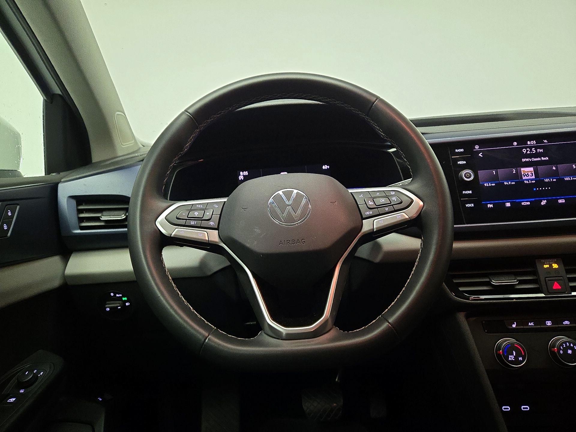 Thumbnail: 2022 Volkswagen Taos - 10