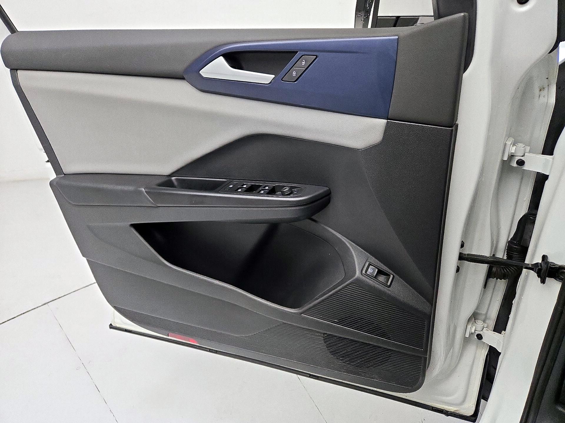 Thumbnail: 2022 Volkswagen Taos - 12