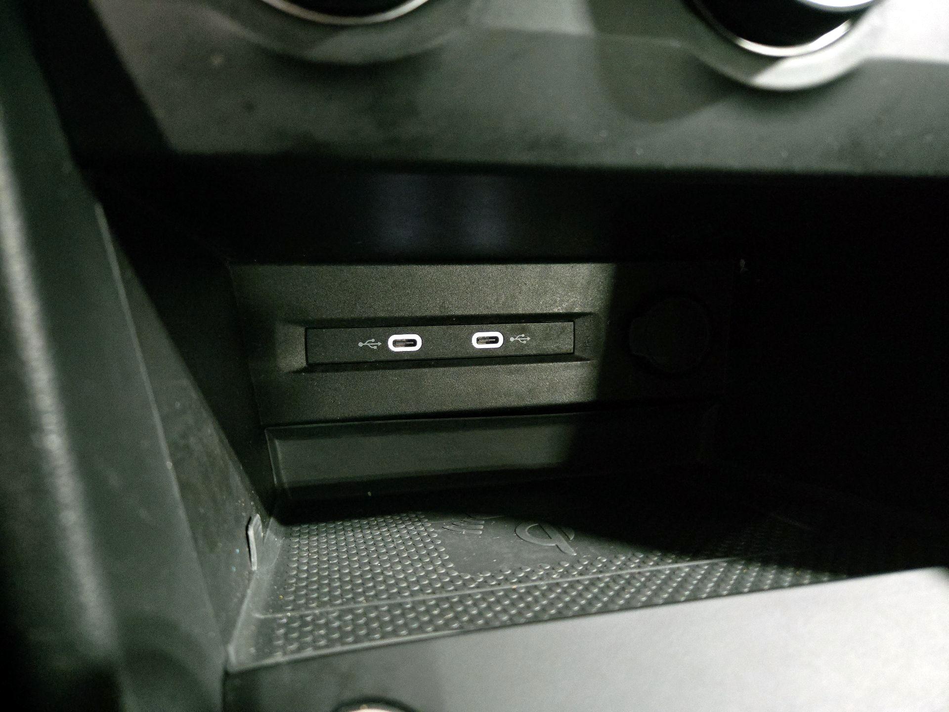 Thumbnail: 2022 Volkswagen Taos - 17