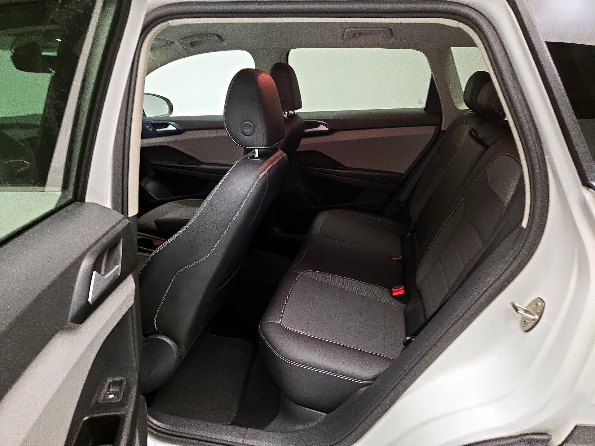 Thumbnail: 2022 Volkswagen Taos - 18