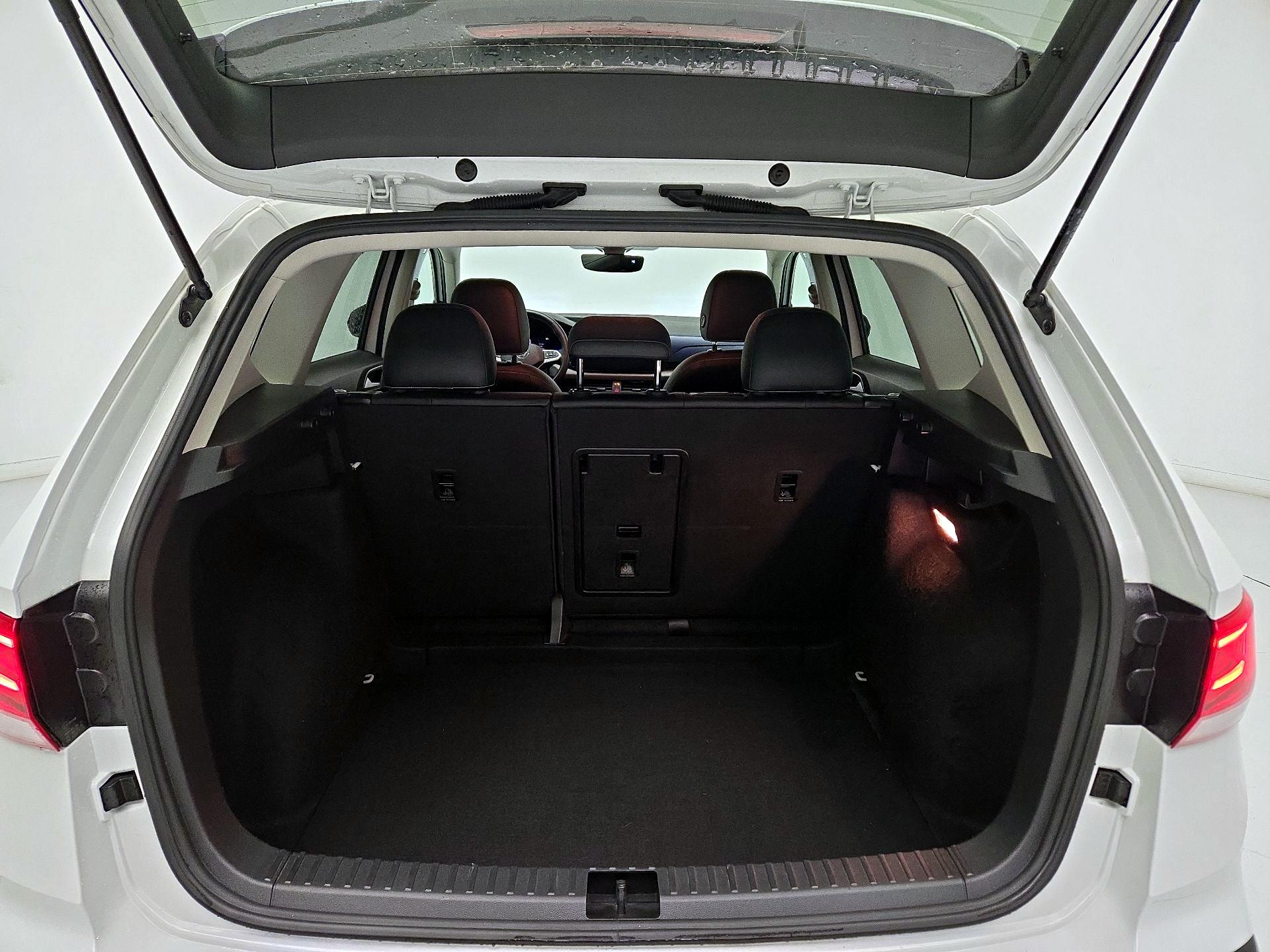 Thumbnail: 2022 Volkswagen Taos - 19