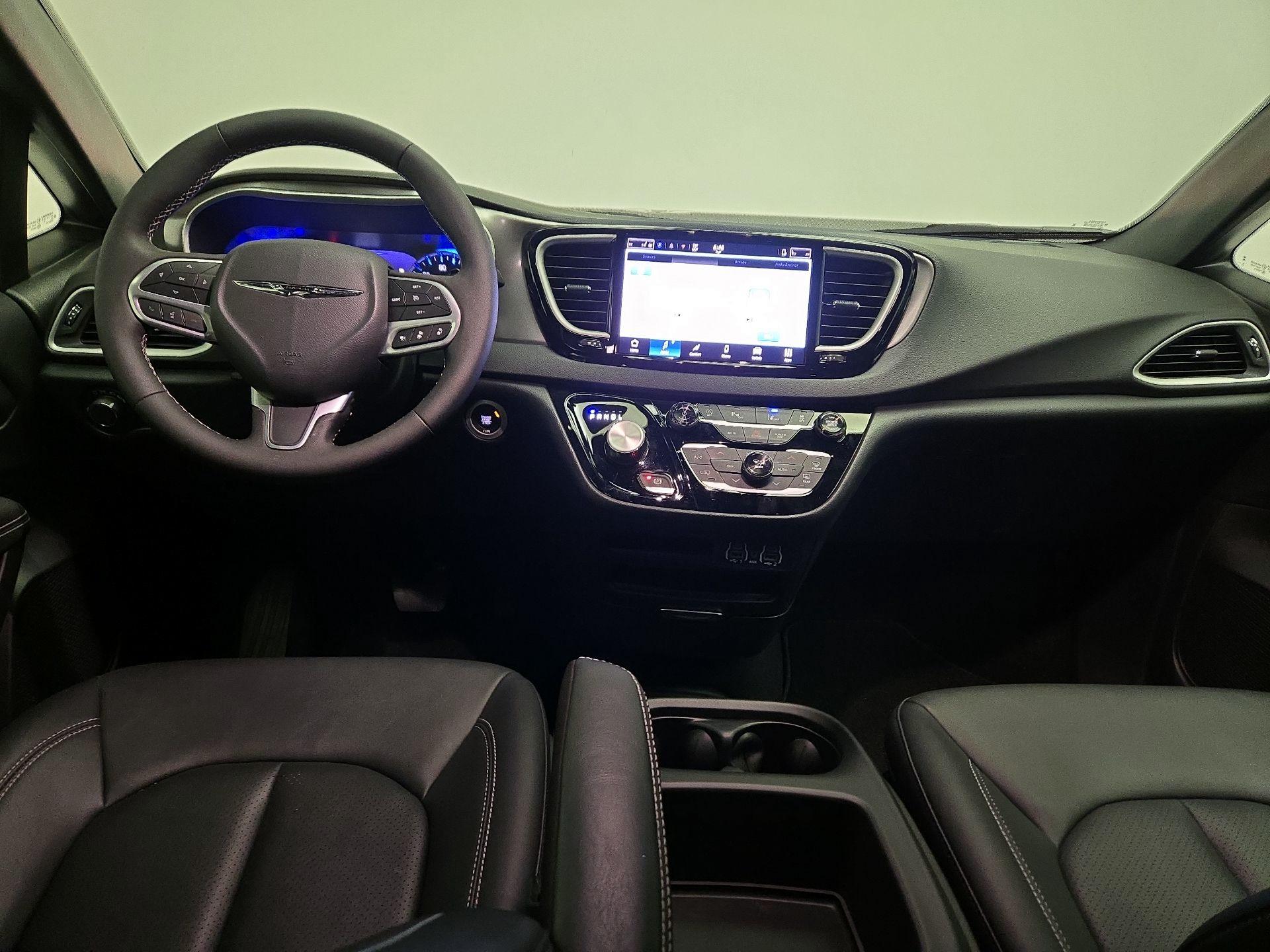 Thumbnail: 2025 Chrysler Voyager - 9