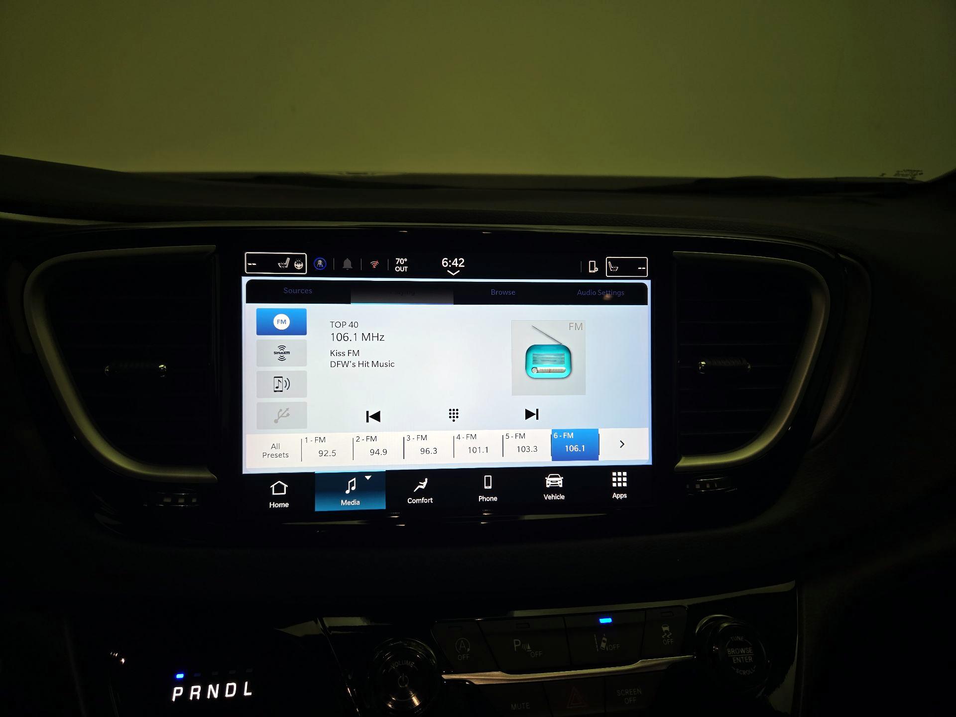 Thumbnail: 2025 Chrysler Voyager - 14