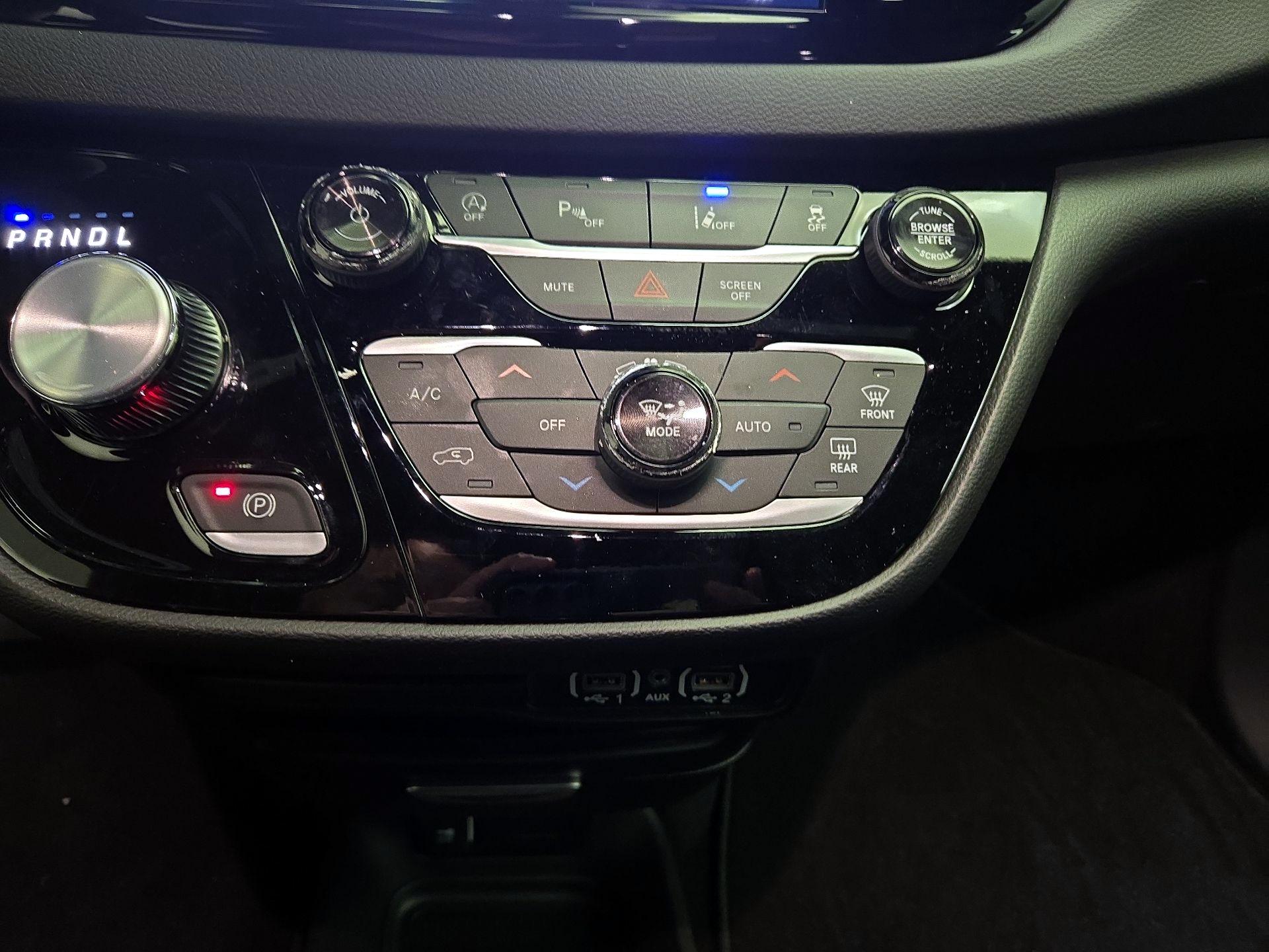 Thumbnail: 2025 Chrysler Voyager - 15