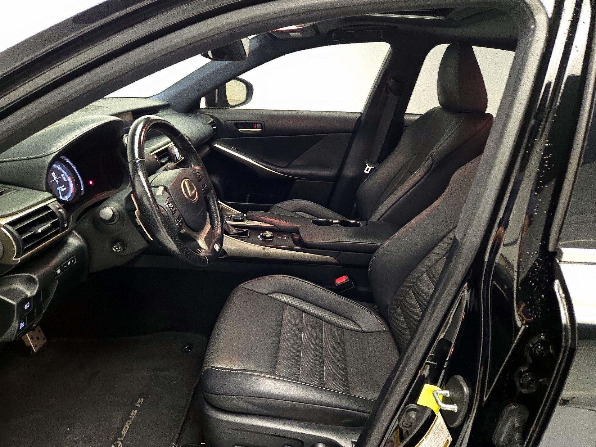 Thumbnail: 2018 Lexus IS - 11