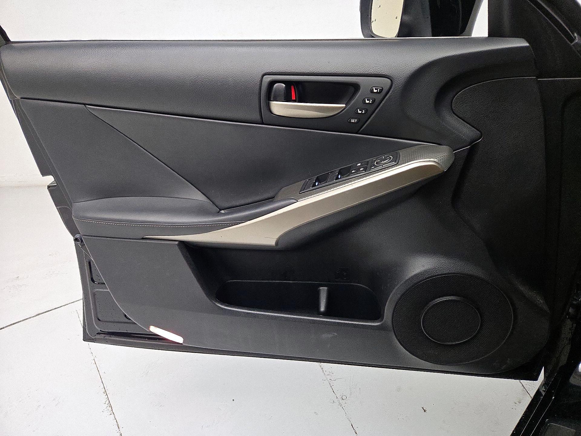 Thumbnail: 2018 Lexus IS - 12