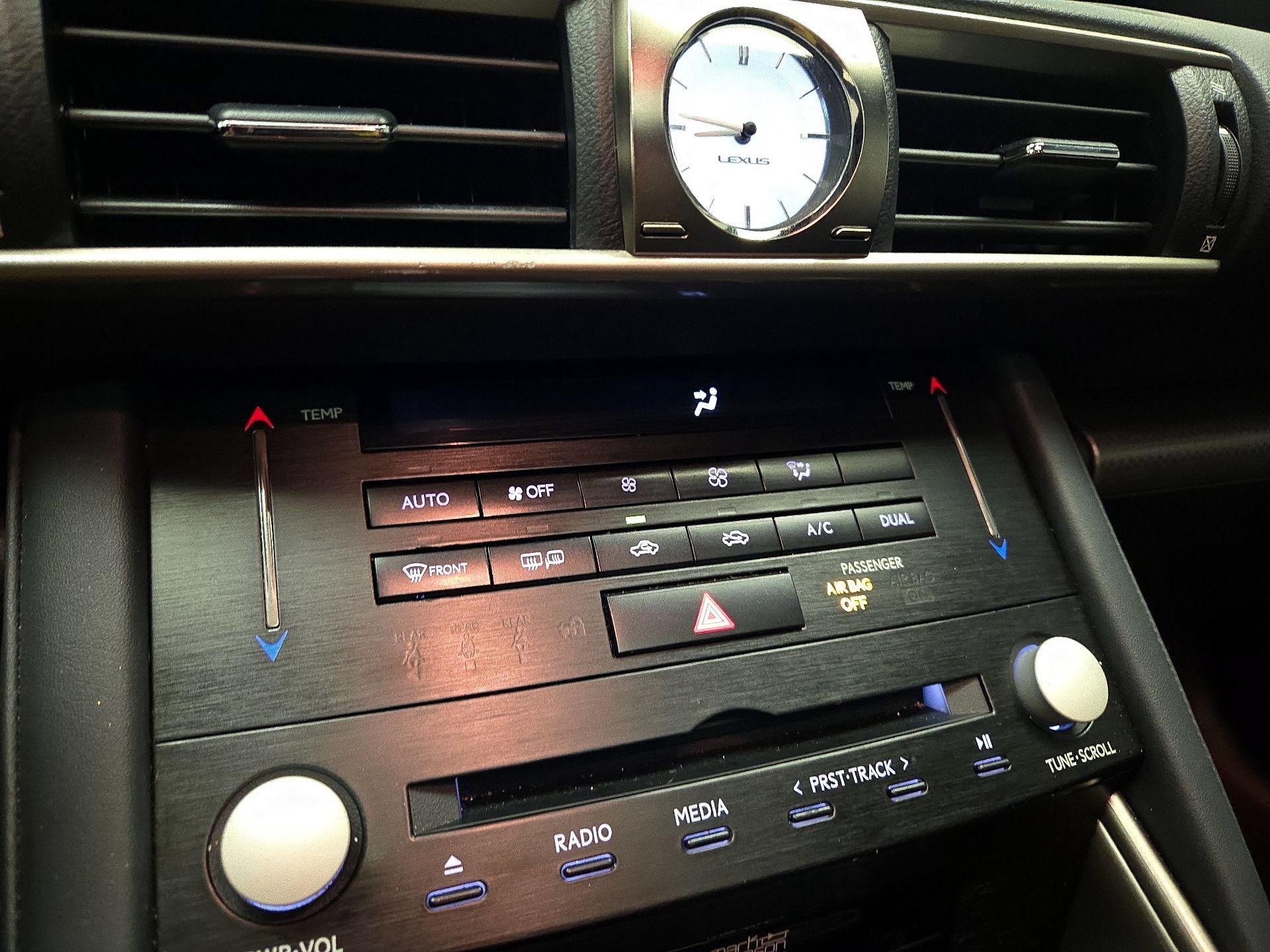 Thumbnail: 2018 Lexus IS - 17