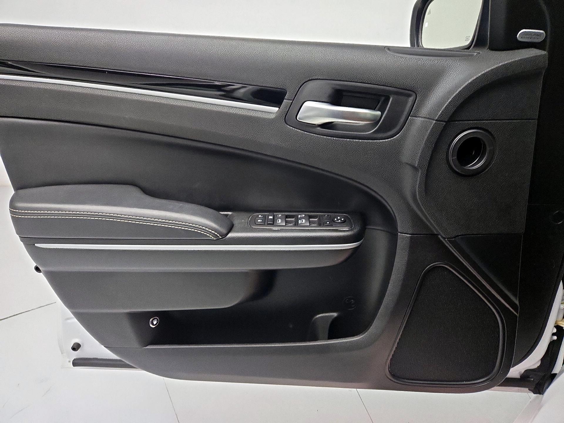 Thumbnail: 2023 Chrysler 300 - 12