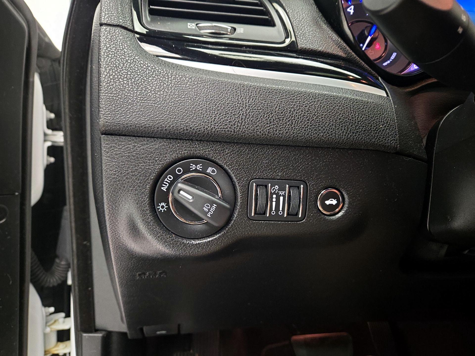 Thumbnail: 2023 Chrysler 300 - 13