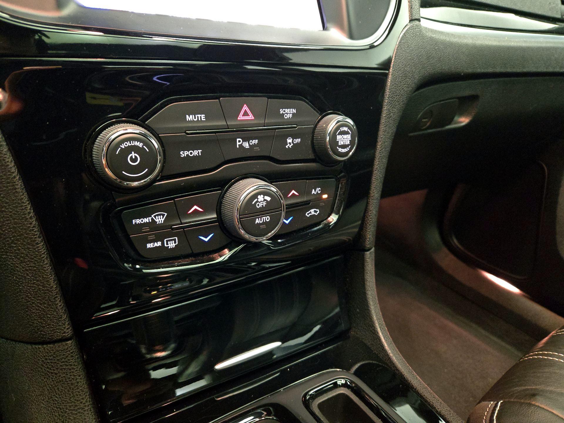 Thumbnail: 2023 Chrysler 300 - 17