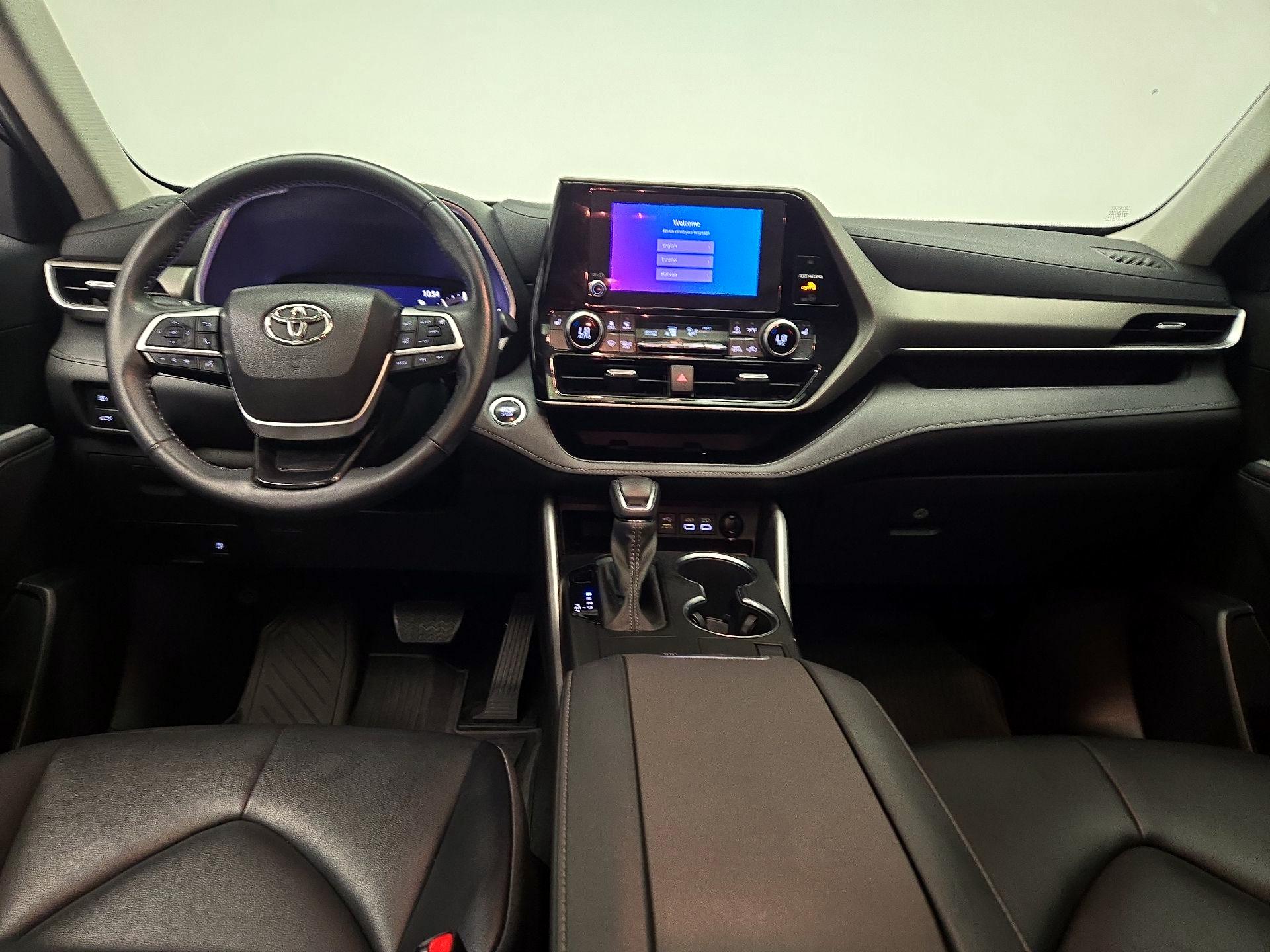 Thumbnail: 2023 Toyota Highlander - 9