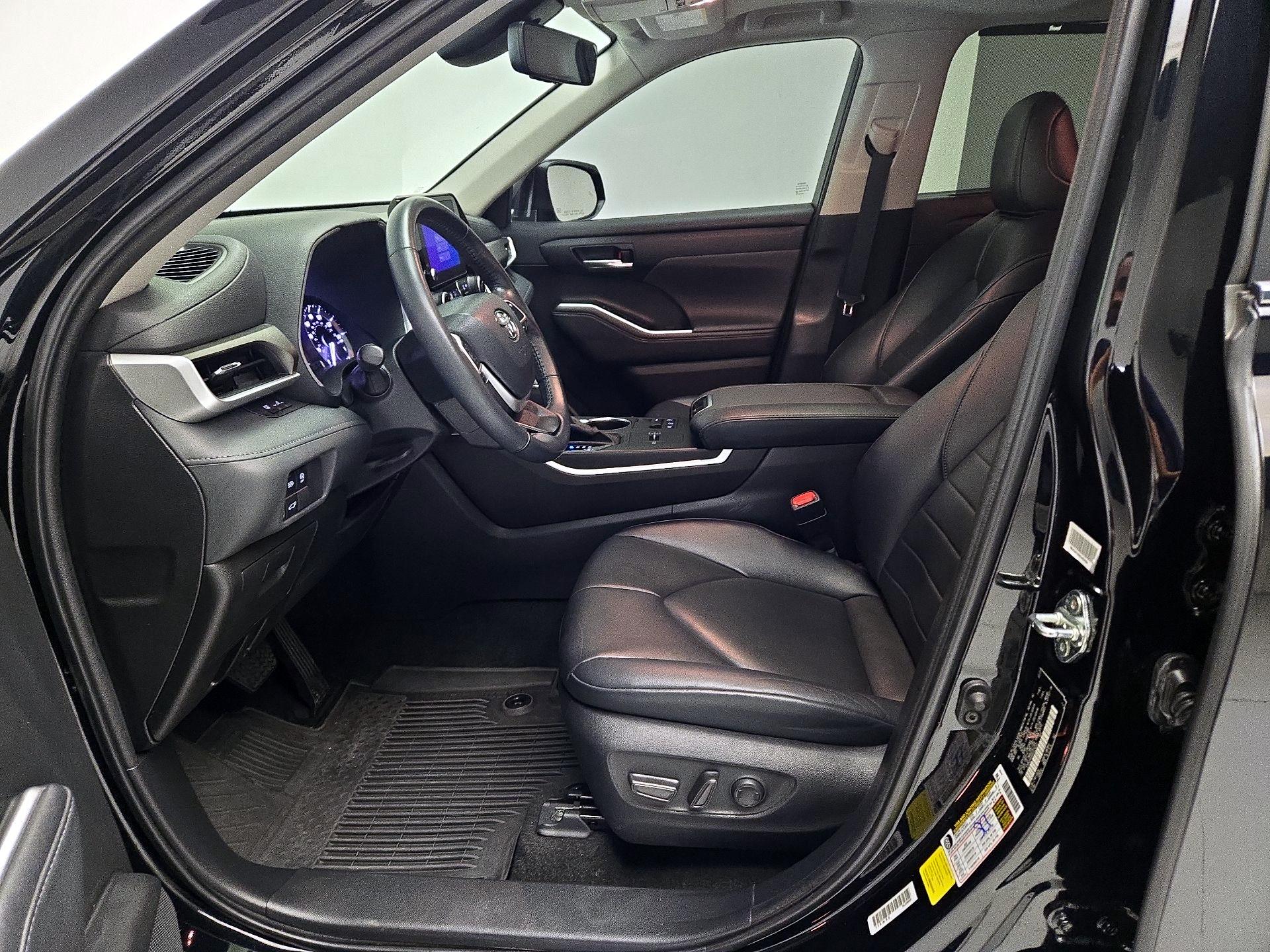 Thumbnail: 2023 Toyota Highlander - 11