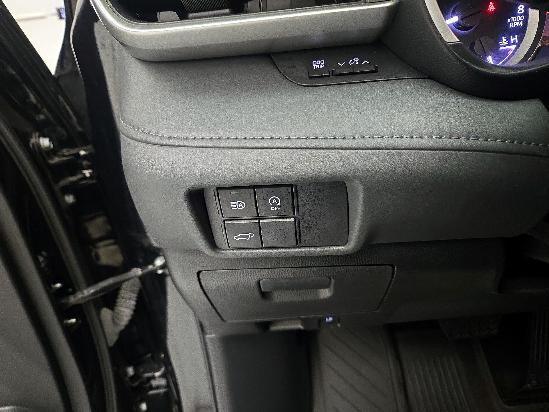 Thumbnail: 2023 Toyota Highlander - 13