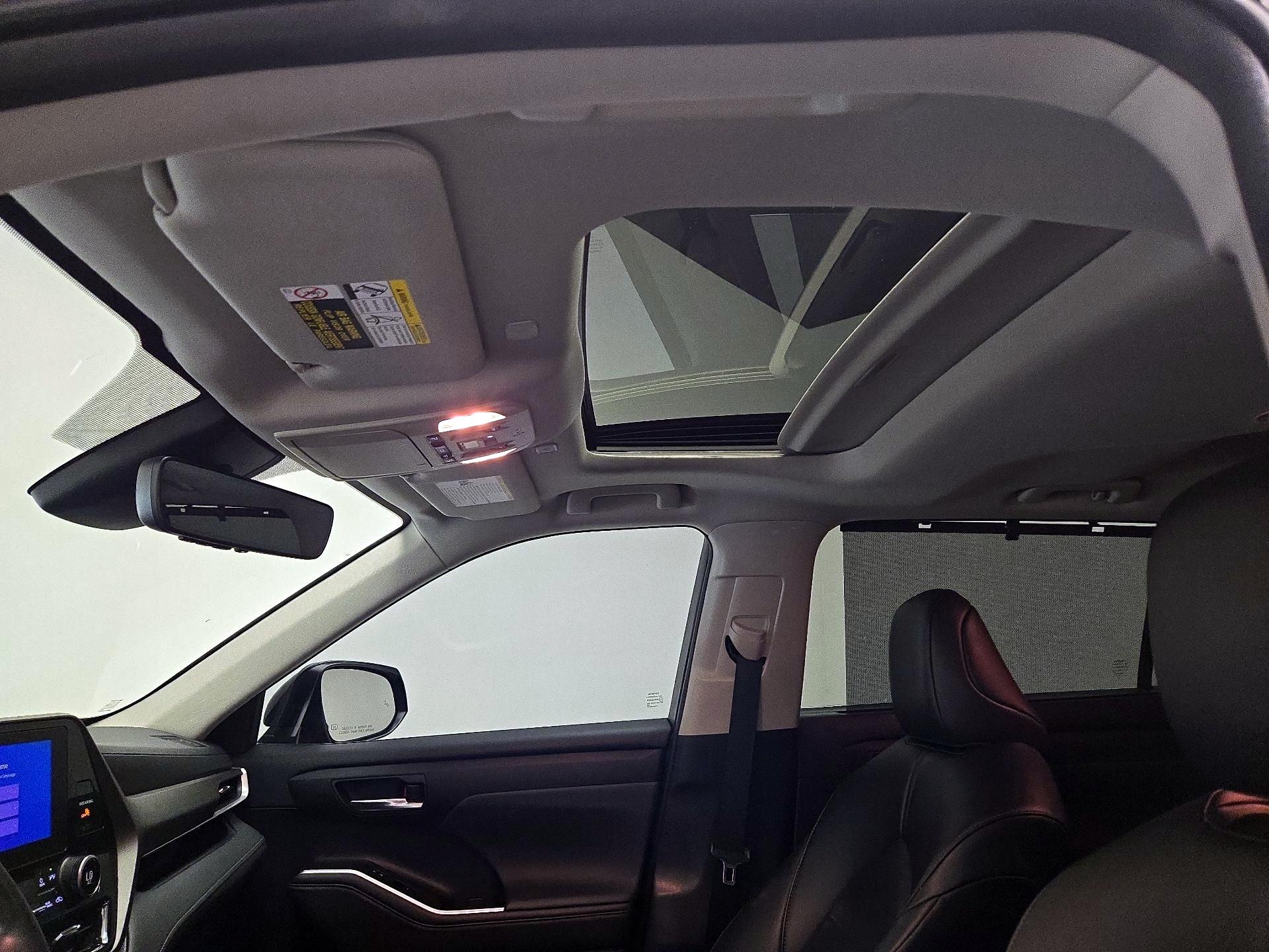 Thumbnail: 2023 Toyota Highlander - 19