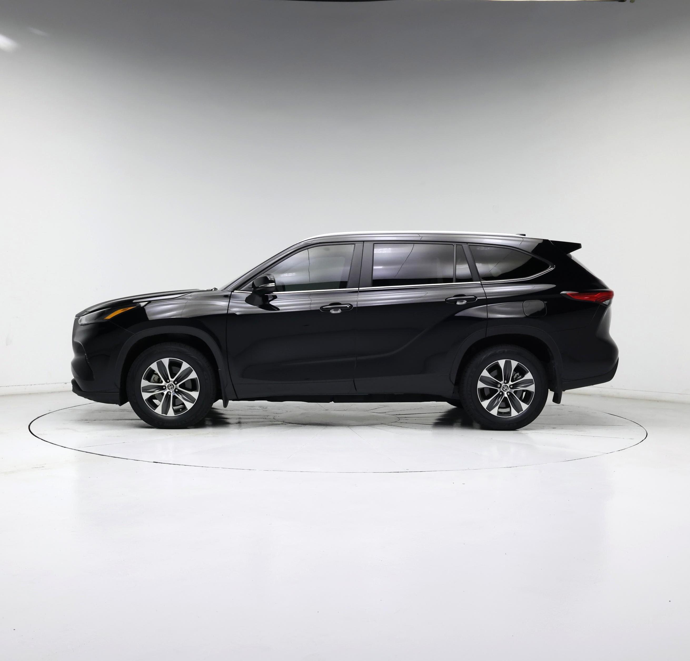 Thumbnail: 2023 Toyota Highlander - 3