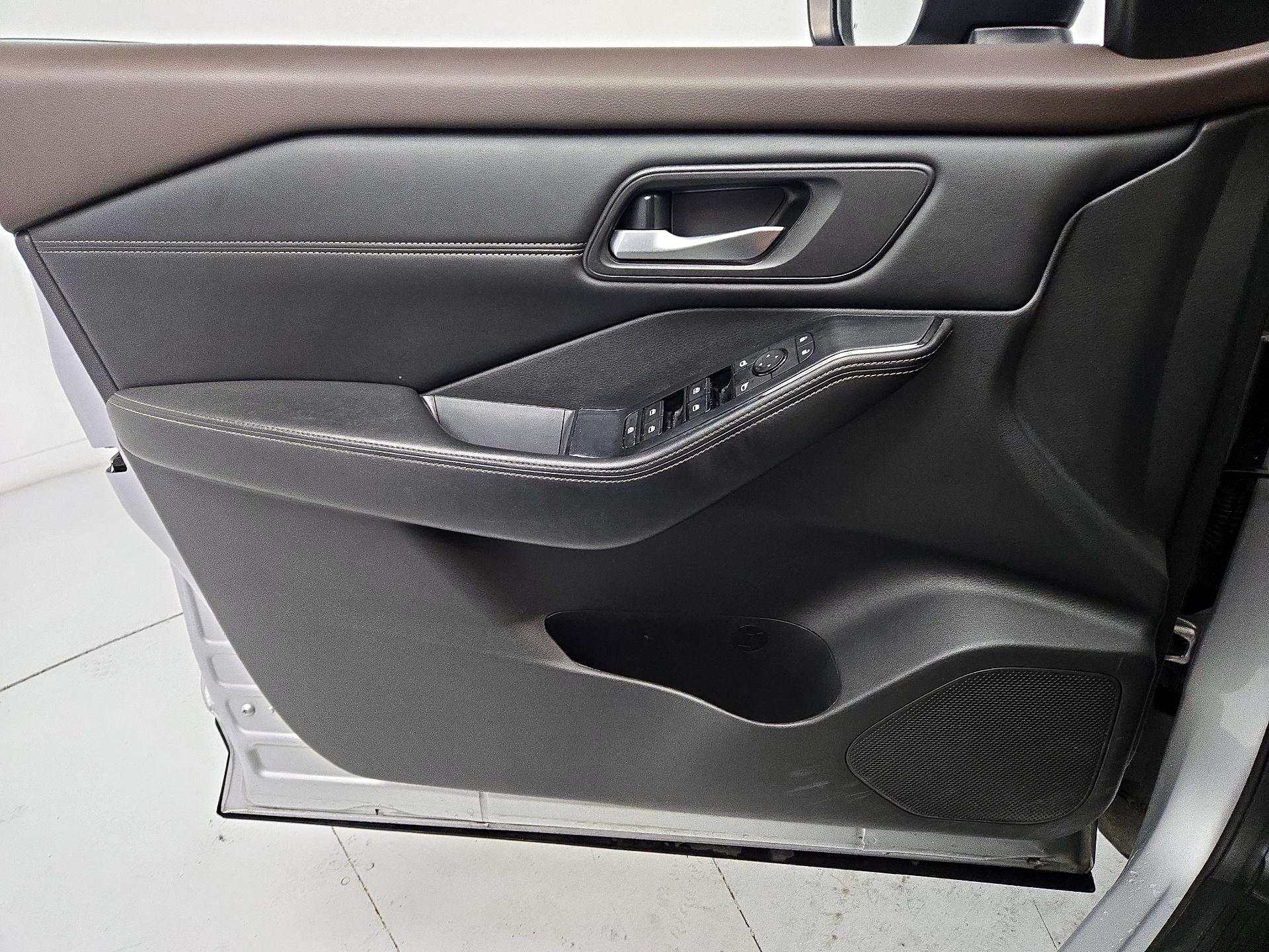 Thumbnail: 2022 Nissan Rogue - 12