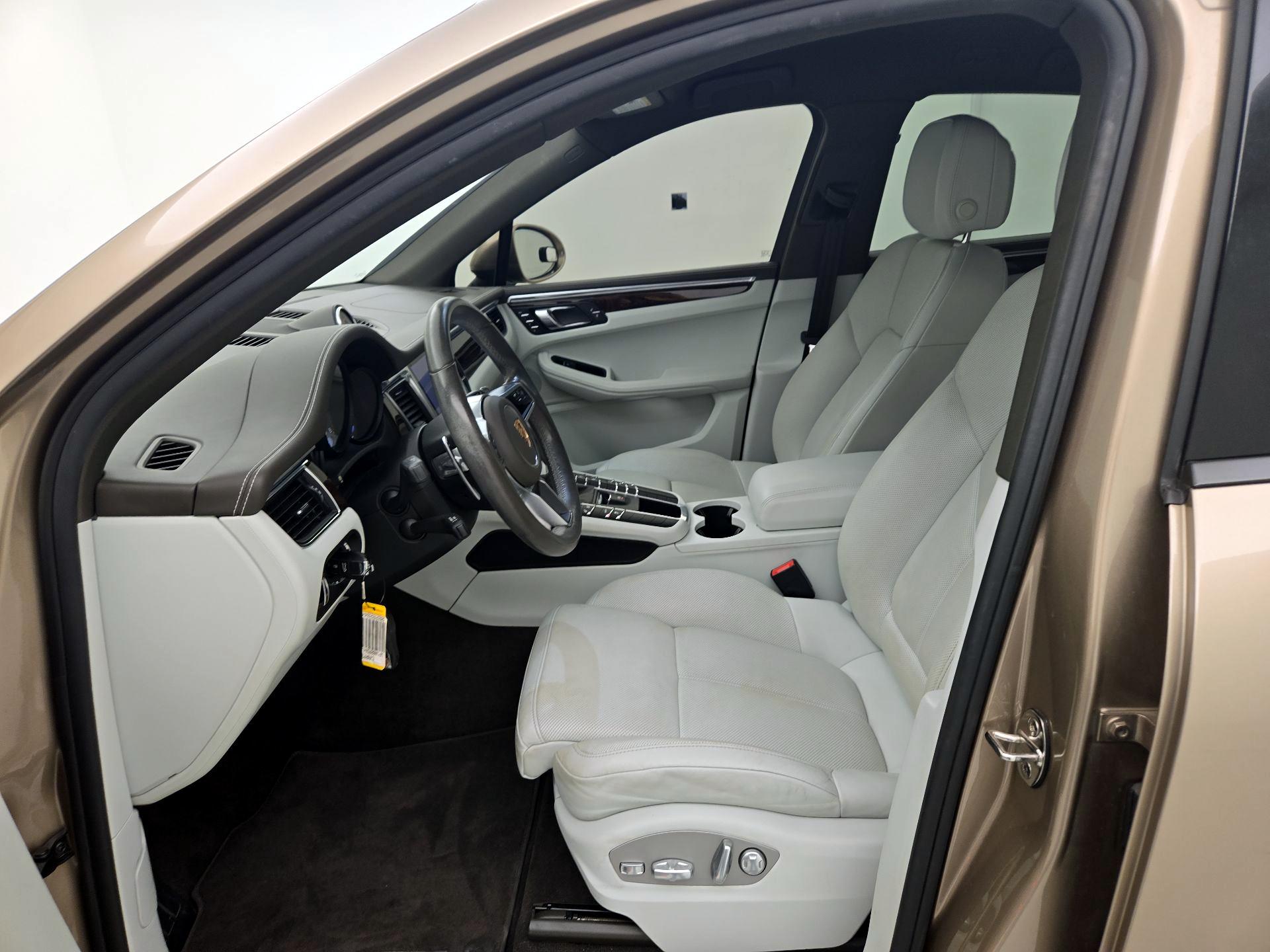 Thumbnail: 2017 Porsche Macan - 11