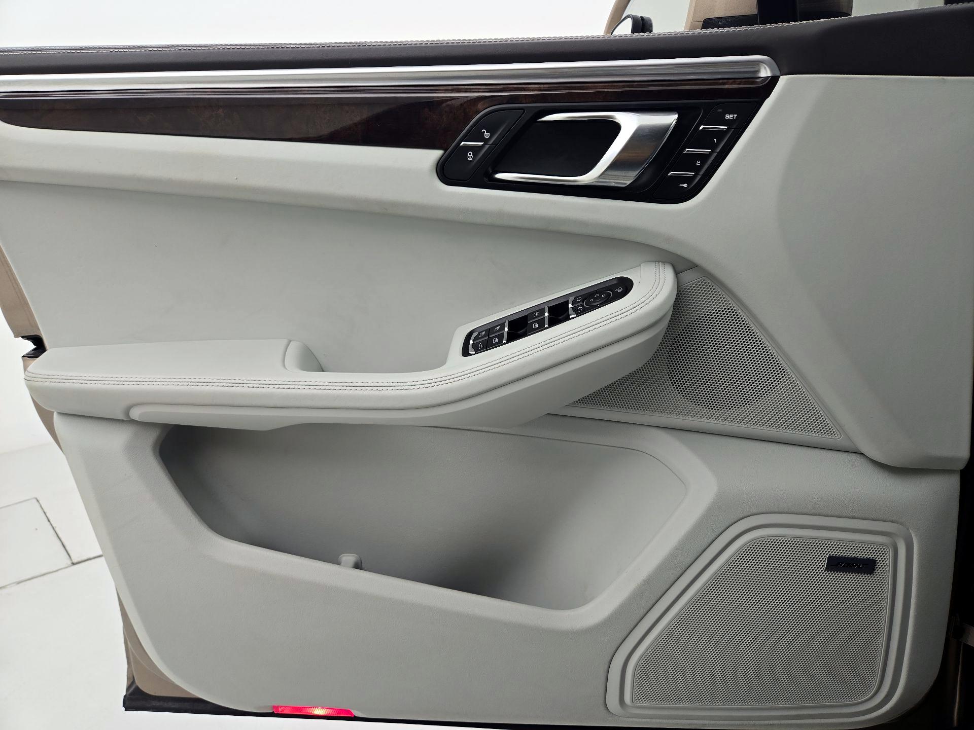 Thumbnail: 2017 Porsche Macan - 12