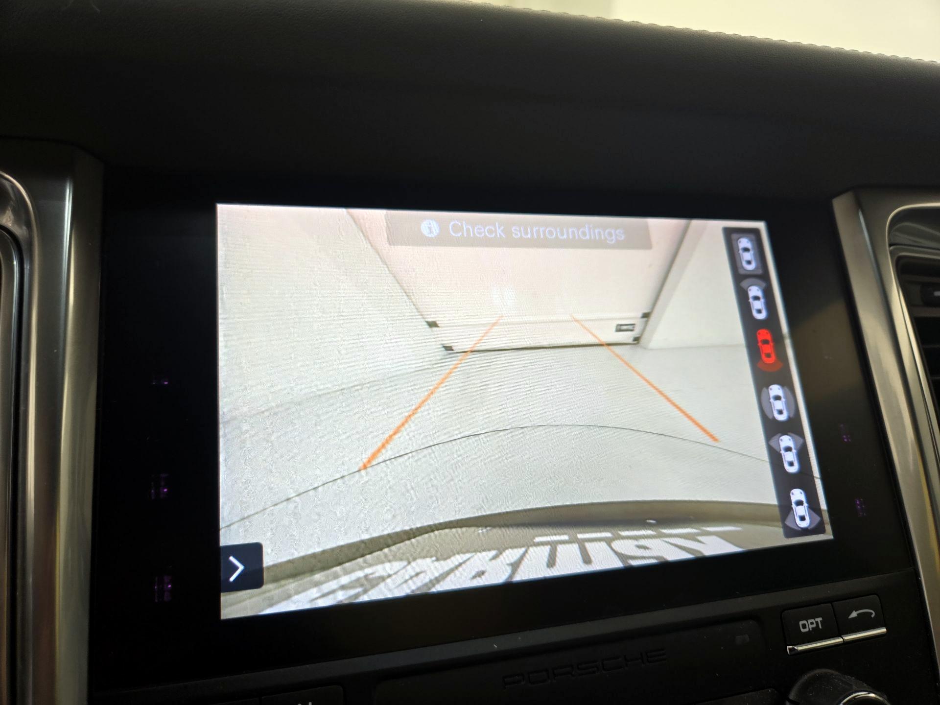 Thumbnail: 2017 Porsche Macan - 15